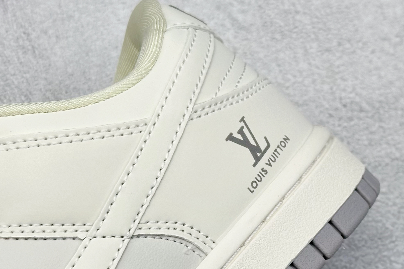 图片[9]-BF Nike SB Dunk Low LV联名 纯原大厂出品 极力推荐 原装头层材料 独家版型蒸餾加工 帶來的是更好的视觉和脚感体验 大厂纯原品质出货 清洁度 电绣工艺 皮料切割干净无任何毛边 细节完美 货号： NK5639-326 尺码：36 36.5 37.5 38 38.5 39 40 40.5 41 42 42.5 43 44 44.5 45-选品中心