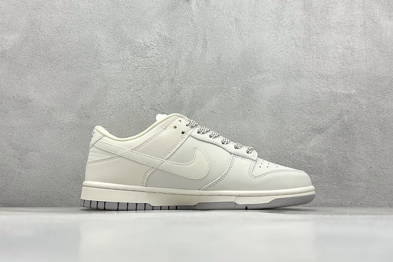 图片[2]-BF Nike SB Dunk Low LV联名 纯原大厂出品 极力推荐 原装头层材料 独家版型蒸餾加工 帶來的是更好的视觉和脚感体验 大厂纯原品质出货 清洁度 电绣工艺 皮料切割干净无任何毛边 细节完美 货号： NK5639-326 尺码：36 36.5 37.5 38 38.5 39 40 40.5 41 42 42.5 43 44 44.5 45-选品中心