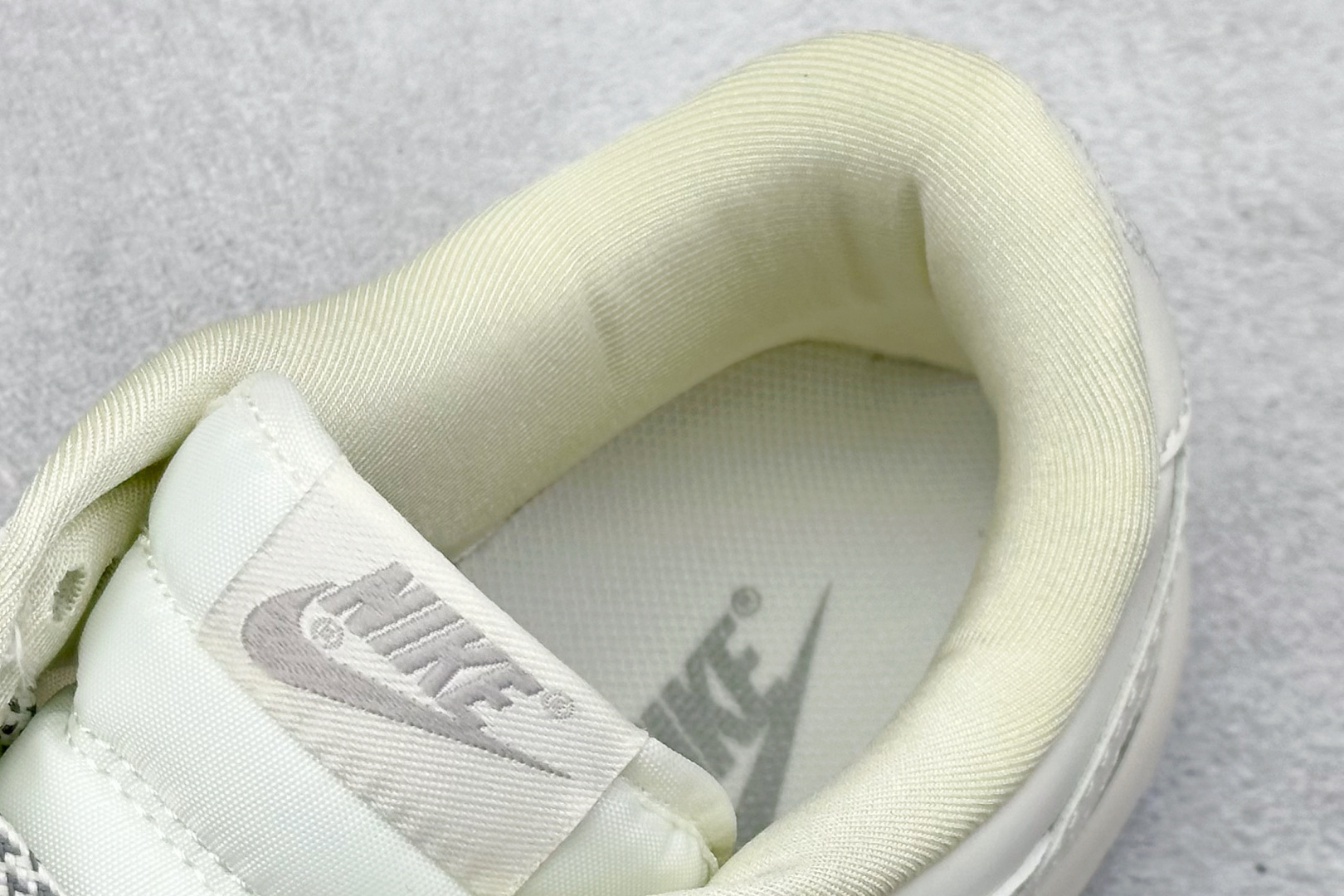 图片[8]-BF Nike SB Dunk Low LV联名 纯原大厂出品 极力推荐 原装头层材料 独家版型蒸餾加工 帶來的是更好的视觉和脚感体验 大厂纯原品质出货 清洁度 电绣工艺 皮料切割干净无任何毛边 细节完美 货号： NK5639-326 尺码：36 36.5 37.5 38 38.5 39 40 40.5 41 42 42.5 43 44 44.5 45-选品中心