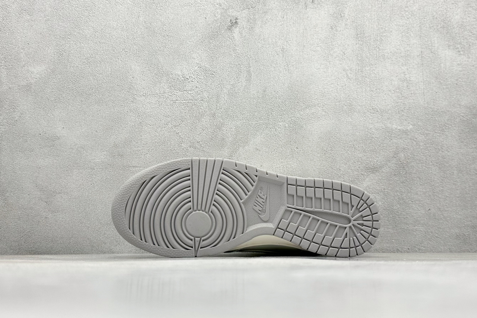 图片[4]-BF Nike SB Dunk Low LV联名 纯原大厂出品 极力推荐 原装头层材料 独家版型蒸餾加工 帶來的是更好的视觉和脚感体验 大厂纯原品质出货 清洁度 电绣工艺 皮料切割干净无任何毛边 细节完美 货号： NK5639-326 尺码：36 36.5 37.5 38 38.5 39 40 40.5 41 42 42.5 43 44 44.5 45-选品中心