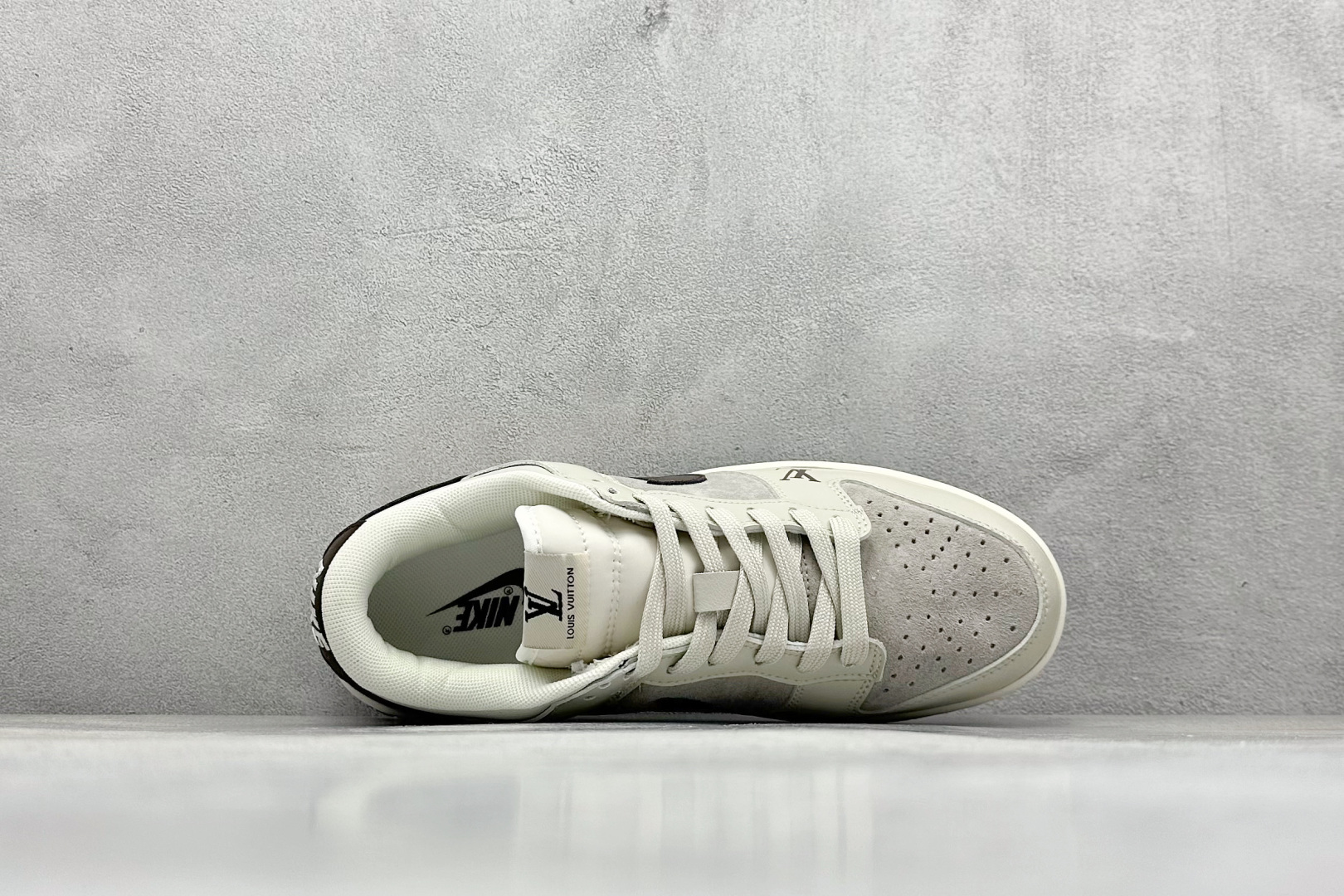 图片[3]-BF Nike SB Dunk Low LV联名 纯原大厂出品 极力推荐 原装头层材料 独家版型蒸餾加工 帶來的是更好的视觉和脚感体验 大厂纯原品质出货 清洁度 电绣工艺 皮料切割干净无任何毛边 细节完美 货号： LF0039-005 尺码：36 36.5 37.5 38 38.5 39 40 40.5 41 42 42.5 43 44 44.5 45-选品中心