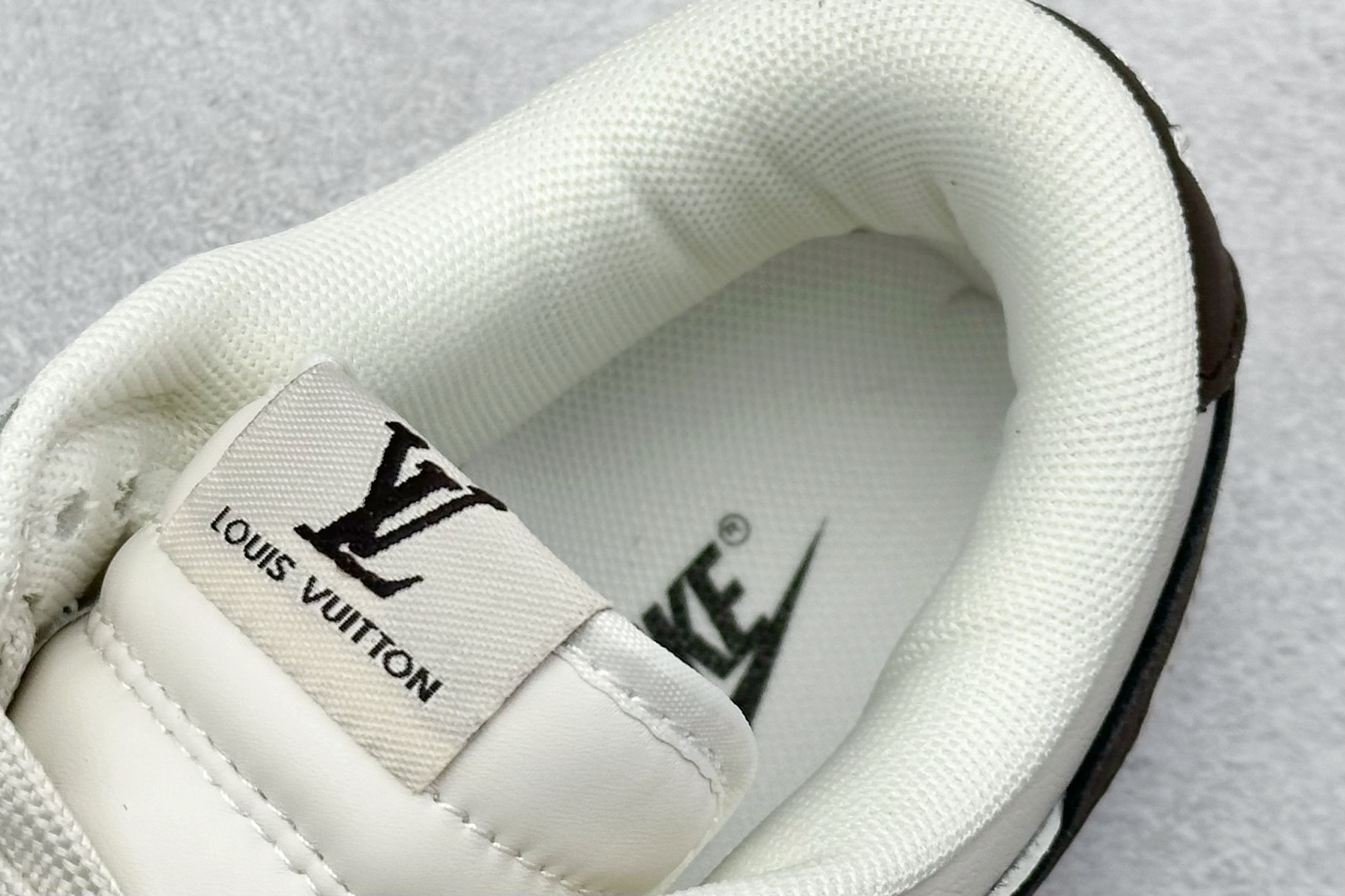 图片[8]-BF Nike SB Dunk Low LV联名 纯原大厂出品 极力推荐 原装头层材料 独家版型蒸餾加工 帶來的是更好的视觉和脚感体验 大厂纯原品质出货 清洁度 电绣工艺 皮料切割干净无任何毛边 细节完美 货号： LF0039-005 尺码：36 36.5 37.5 38 38.5 39 40 40.5 41 42 42.5 43 44 44.5 45-选品中心