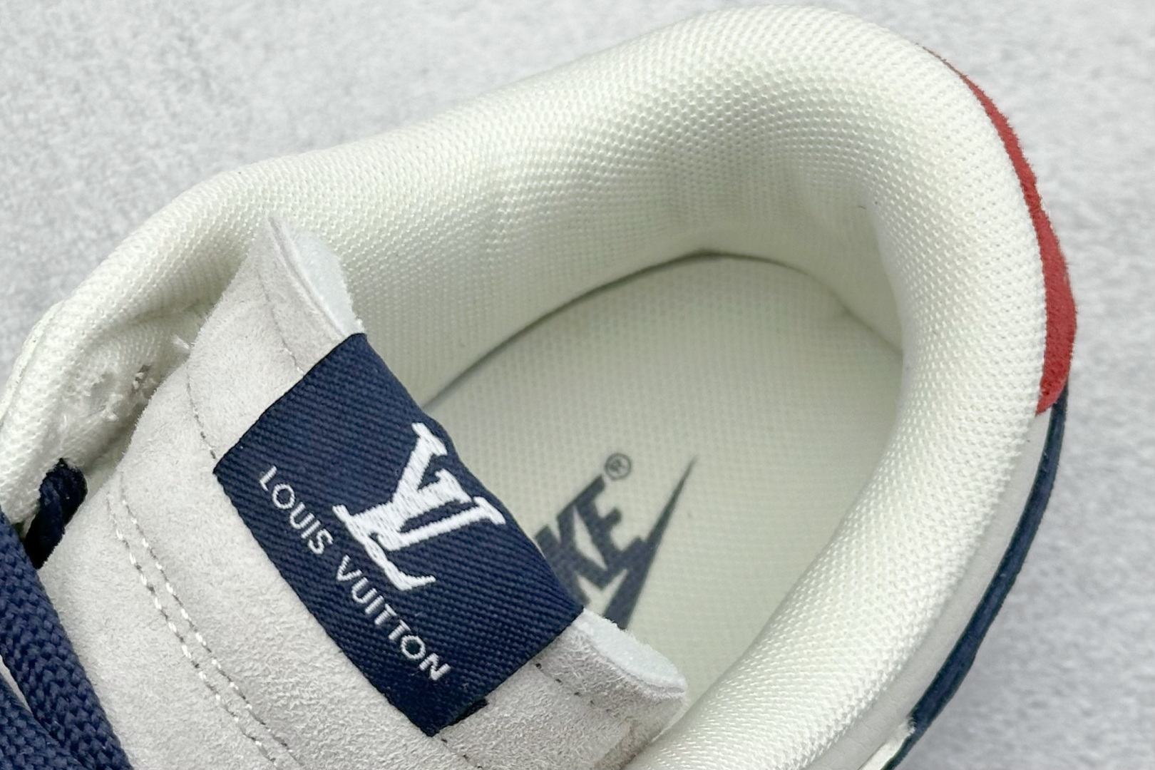 图片[8]-BF Nike SB Dunk Low LV联名 纯原大厂出品 极力推荐 原装头层材料 独家版型蒸餾加工 帶來的是更好的视觉和脚感体验 大厂纯原品质出货 清洁度 电绣工艺 皮料切割干净无任何毛边 细节完美 货号： LF0039-003 尺码：36 36.5 37.5 38 38.5 39 40 40.5 41 42 42.5 43 44 44.5 45-选品中心