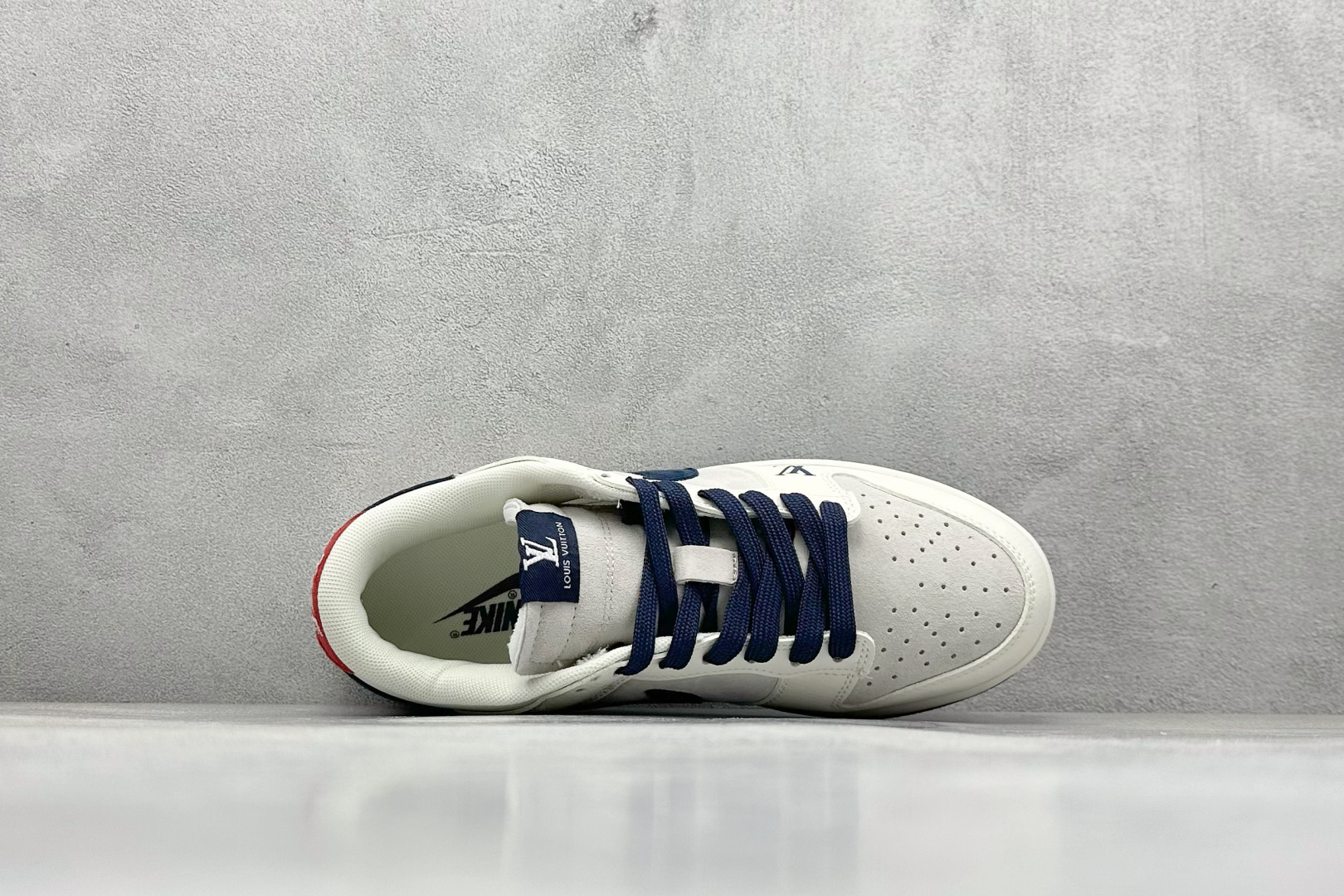 图片[3]-BF Nike SB Dunk Low LV联名 纯原大厂出品 极力推荐 原装头层材料 独家版型蒸餾加工 帶來的是更好的视觉和脚感体验 大厂纯原品质出货 清洁度 电绣工艺 皮料切割干净无任何毛边 细节完美 货号： LF0039-003 尺码：36 36.5 37.5 38 38.5 39 40 40.5 41 42 42.5 43 44 44.5 45-选品中心