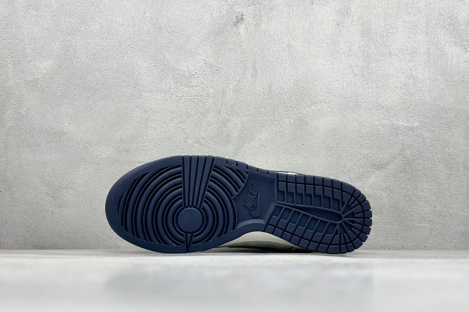 图片[4]-BF Nike SB Dunk Low LV联名 纯原大厂出品 极力推荐 原装头层材料 独家版型蒸餾加工 帶來的是更好的视觉和脚感体验 大厂纯原品质出货 清洁度 电绣工艺 皮料切割干净无任何毛边 细节完美 货号： LF0039-003 尺码：36 36.5 37.5 38 38.5 39 40 40.5 41 42 42.5 43 44 44.5 45-选品中心