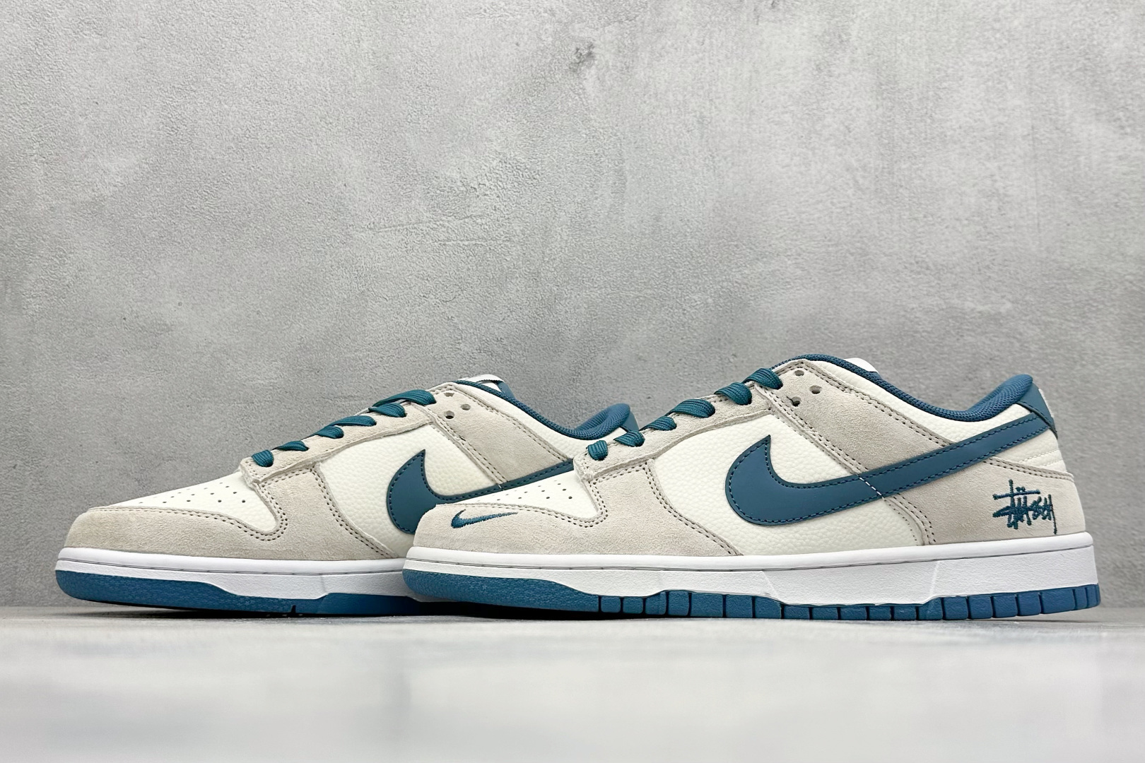 图片[5]-BF Nike SB Dunk Low 斯图西联名 纯原大厂出品 极力推荐 原装头层材料 独家版型蒸餾加工 帶來的是更好的视觉和脚感体验 大厂纯原品质出货 清洁度 电绣工艺 皮料切割干净无任何毛边 细节完美 货号： DQ1098-341 尺码：36 36.5 37.5 38 38.5 39 40 40.5 41 42 42.5 43 44 44.5 45-选品中心