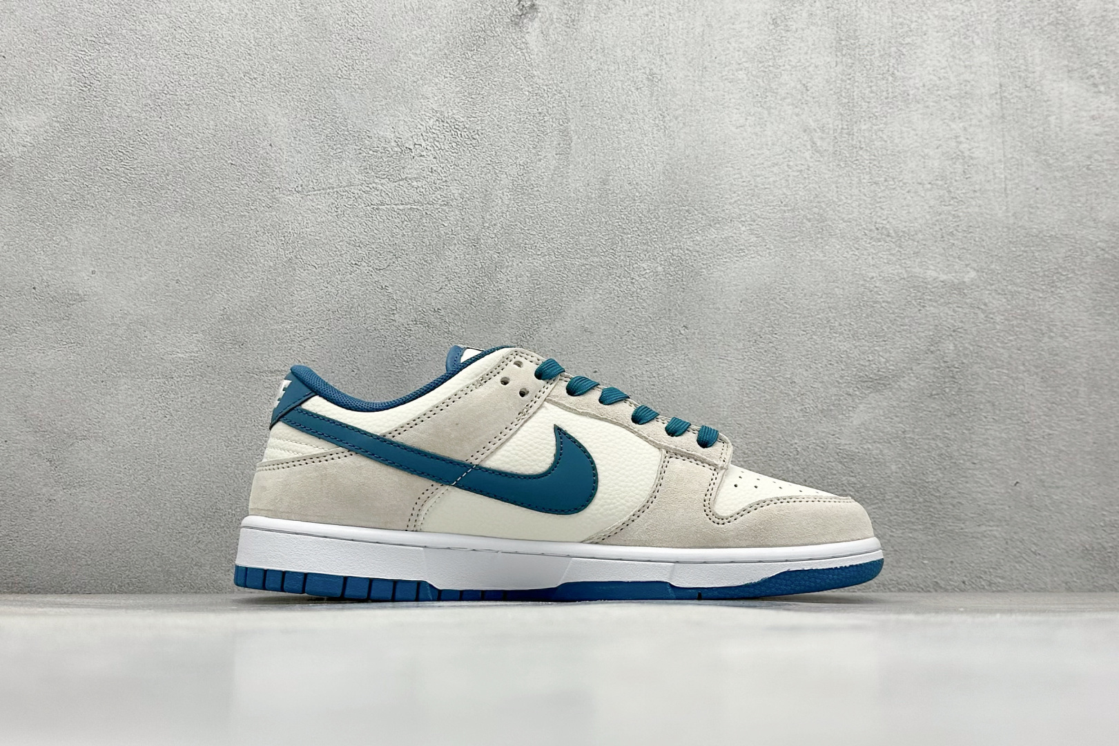 图片[2]-BF Nike SB Dunk Low 斯图西联名 纯原大厂出品 极力推荐 原装头层材料 独家版型蒸餾加工 帶來的是更好的视觉和脚感体验 大厂纯原品质出货 清洁度 电绣工艺 皮料切割干净无任何毛边 细节完美 货号： DQ1098-341 尺码：36 36.5 37.5 38 38.5 39 40 40.5 41 42 42.5 43 44 44.5 45-选品中心