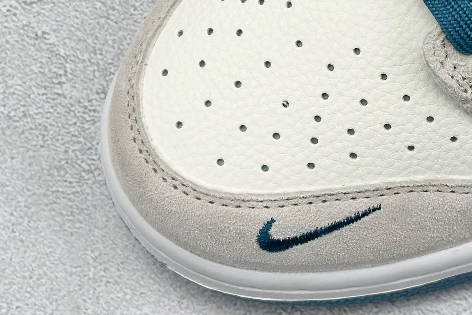 图片[7]-BF Nike SB Dunk Low 斯图西联名 纯原大厂出品 极力推荐 原装头层材料 独家版型蒸餾加工 帶來的是更好的视觉和脚感体验 大厂纯原品质出货 清洁度 电绣工艺 皮料切割干净无任何毛边 细节完美 货号： DQ1098-341 尺码：36 36.5 37.5 38 38.5 39 40 40.5 41 42 42.5 43 44 44.5 45-选品中心