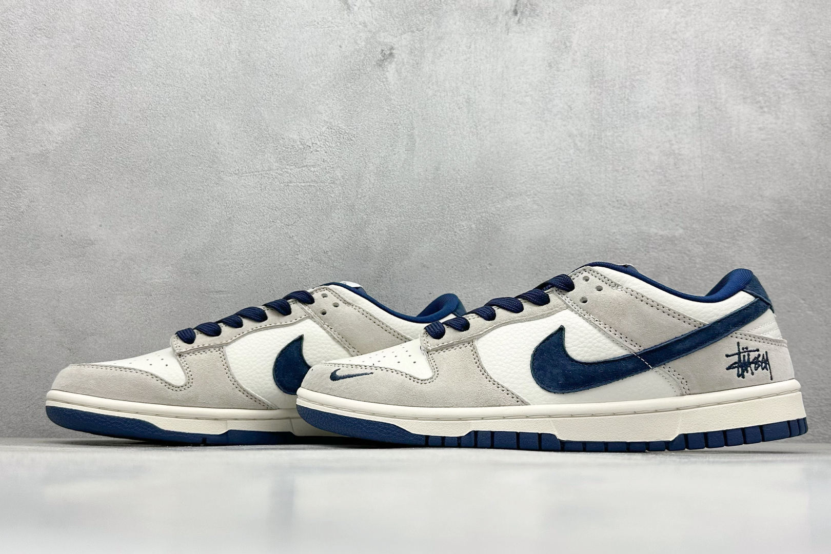 图片[5]-BF Nike SB Dunk Low 斯图西联名 纯原大厂出品 极力推荐 原装头层材料 独家版型蒸餾加工 帶來的是更好的视觉和脚感体验 大厂纯原品质出货 清洁度 电绣工艺 皮料切割干净无任何毛边 细节完美 货号： DQ1098-360 尺码：36 36.5 37.5 38 38.5 39 40 40.5 41 42 42.5 43 44 44.5 45-选品中心