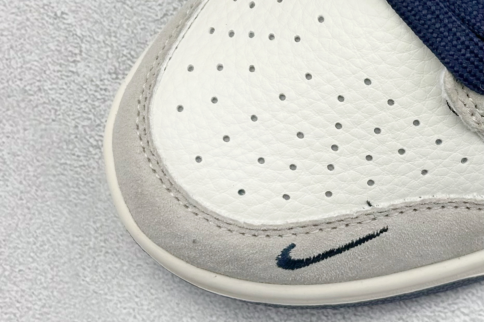 图片[7]-BF Nike SB Dunk Low 斯图西联名 纯原大厂出品 极力推荐 原装头层材料 独家版型蒸餾加工 帶來的是更好的视觉和脚感体验 大厂纯原品质出货 清洁度 电绣工艺 皮料切割干净无任何毛边 细节完美 货号： DQ1098-360 尺码：36 36.5 37.5 38 38.5 39 40 40.5 41 42 42.5 43 44 44.5 45-选品中心