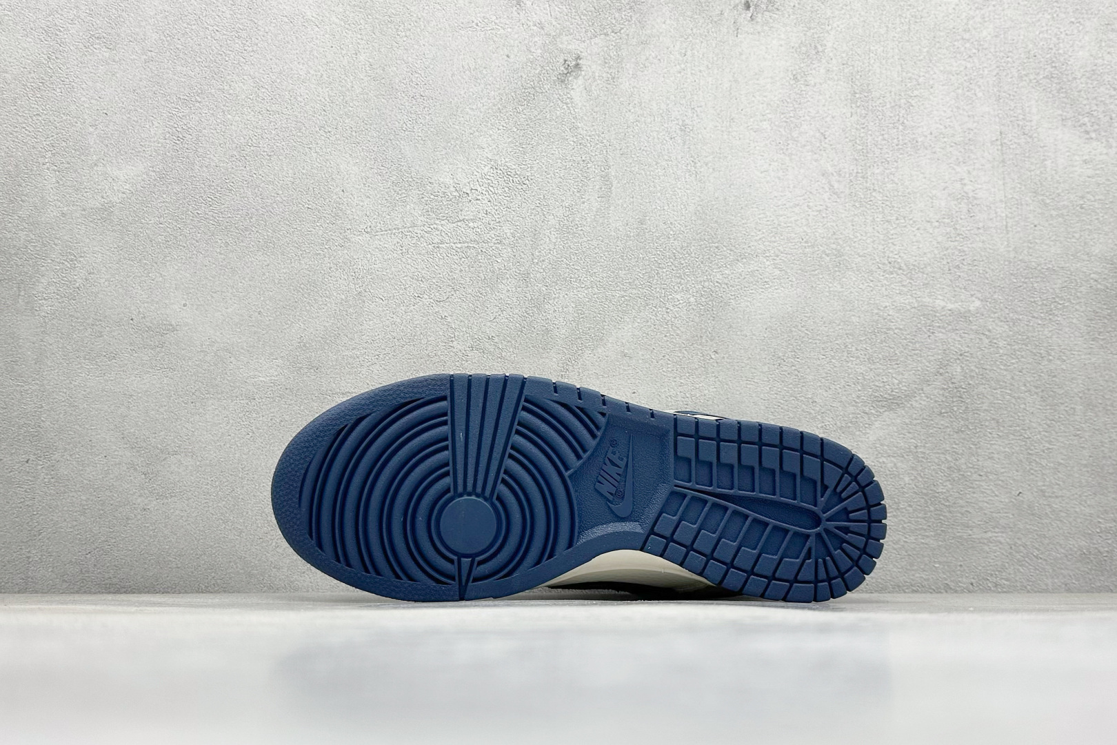 图片[4]-BF Nike SB Dunk Low 斯图西联名 纯原大厂出品 极力推荐 原装头层材料 独家版型蒸餾加工 帶來的是更好的视觉和脚感体验 大厂纯原品质出货 清洁度 电绣工艺 皮料切割干净无任何毛边 细节完美 货号： DQ1098-360 尺码：36 36.5 37.5 38 38.5 39 40 40.5 41 42 42.5 43 44 44.5 45-选品中心