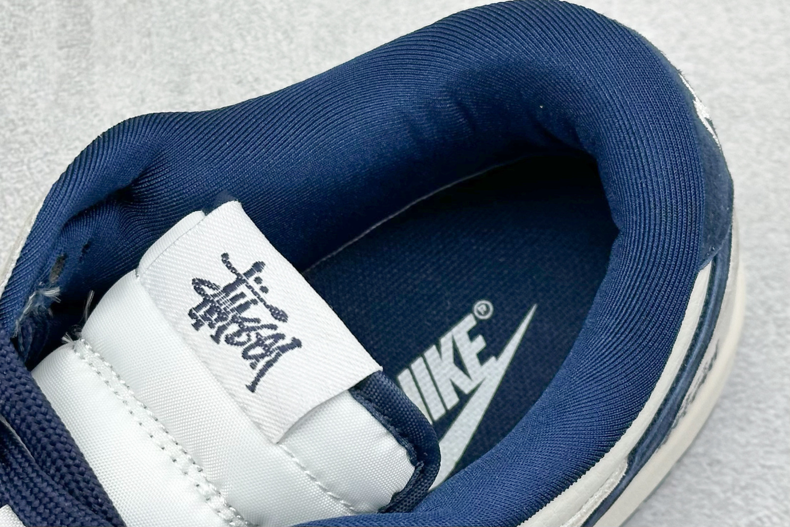 图片[8]-BF Nike SB Dunk Low 斯图西联名 纯原大厂出品 极力推荐 原装头层材料 独家版型蒸餾加工 帶來的是更好的视觉和脚感体验 大厂纯原品质出货 清洁度 电绣工艺 皮料切割干净无任何毛边 细节完美 货号： DQ1098-360 尺码：36 36.5 37.5 38 38.5 39 40 40.5 41 42 42.5 43 44 44.5 45-选品中心