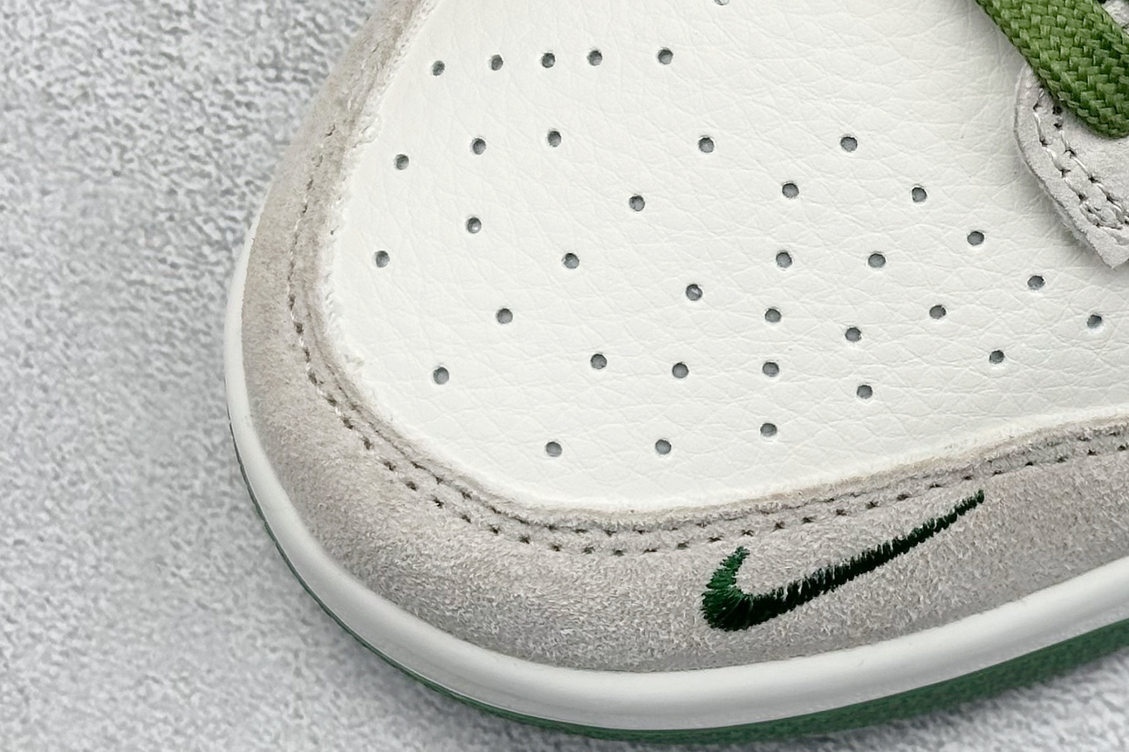 图片[7]-BF Nike SB Dunk Low 斯图西联名 纯原大厂出品 极力推荐 原装头层材料 独家版型蒸餾加工 帶來的是更好的视觉和脚感体验 大厂纯原品质出货 清洁度 电绣工艺 皮料切割干净无任何毛边 细节完美 货号： DQ1098-340 尺码：36 36.5 37.5 38 38.5 39 40 40.5 41 42 42.5 43 44 44.5 45-选品中心