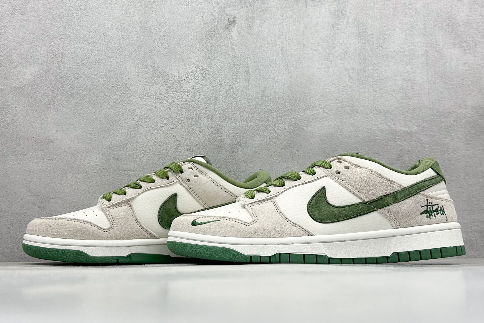 图片[5]-BF Nike SB Dunk Low 斯图西联名 纯原大厂出品 极力推荐 原装头层材料 独家版型蒸餾加工 帶來的是更好的视觉和脚感体验 大厂纯原品质出货 清洁度 电绣工艺 皮料切割干净无任何毛边 细节完美 货号： DQ1098-340 尺码：36 36.5 37.5 38 38.5 39 40 40.5 41 42 42.5 43 44 44.5 45-选品中心