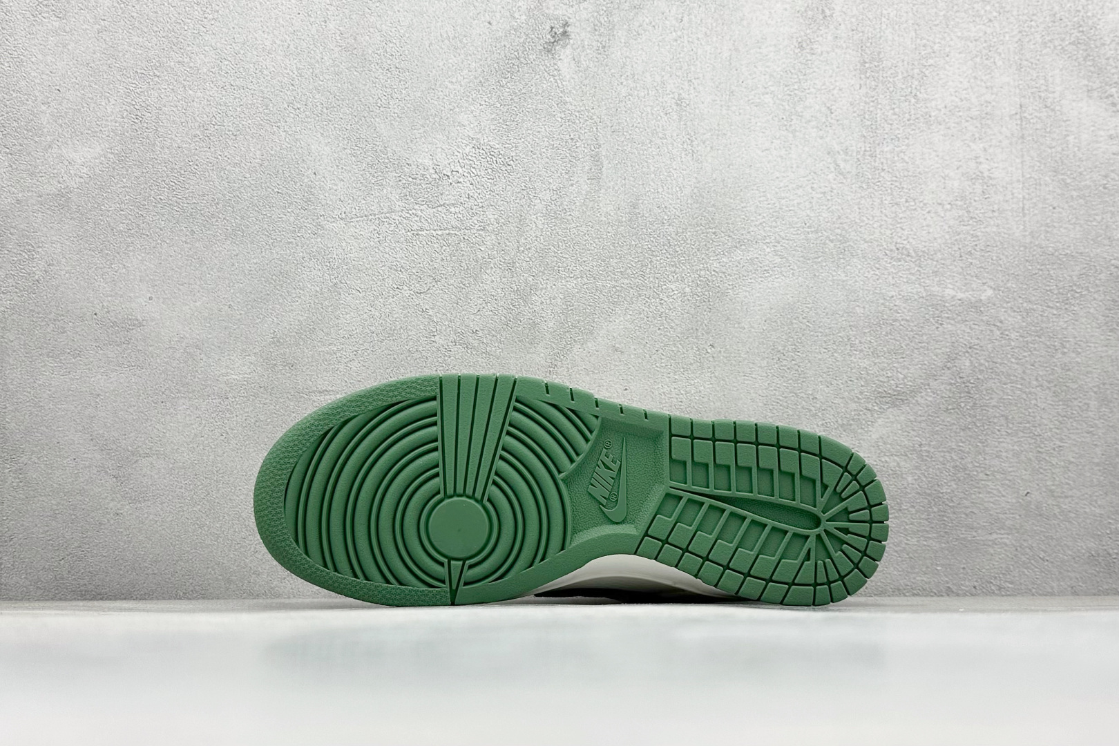 图片[4]-BF Nike SB Dunk Low 斯图西联名 纯原大厂出品 极力推荐 原装头层材料 独家版型蒸餾加工 帶來的是更好的视觉和脚感体验 大厂纯原品质出货 清洁度 电绣工艺 皮料切割干净无任何毛边 细节完美 货号： DQ1098-340 尺码：36 36.5 37.5 38 38.5 39 40 40.5 41 42 42.5 43 44 44.5 45-选品中心