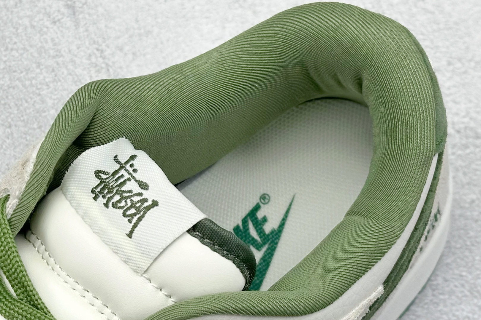 图片[8]-BF Nike SB Dunk Low 斯图西联名 纯原大厂出品 极力推荐 原装头层材料 独家版型蒸餾加工 帶來的是更好的视觉和脚感体验 大厂纯原品质出货 清洁度 电绣工艺 皮料切割干净无任何毛边 细节完美 货号： DQ1098-340 尺码：36 36.5 37.5 38 38.5 39 40 40.5 41 42 42.5 43 44 44.5 45-选品中心