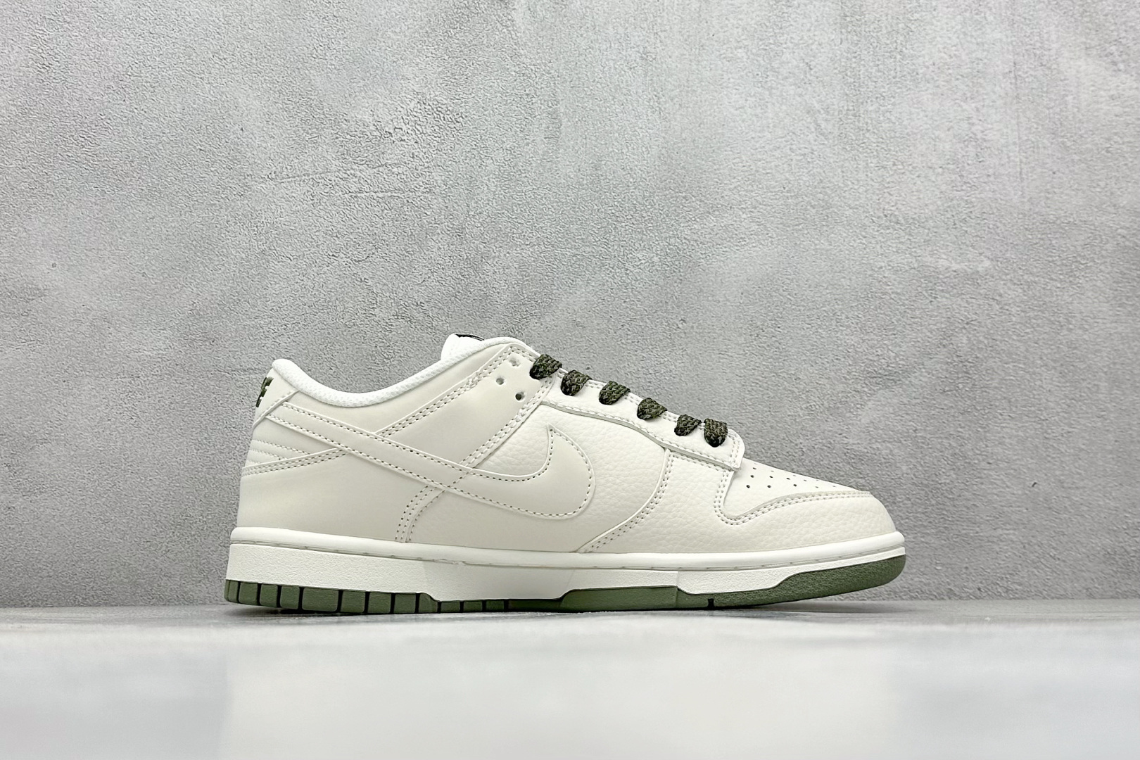 图片[2]-BF Nike SB Dunk Low 四勾联名 纯原大厂出品 极力推荐 原装头层材料 独家版型蒸餾加工 帶來的是更好的视觉和脚感体验 大厂纯原品质出货 清洁度 电绣工艺 皮料切割干净无任何毛边 细节完美 货号： NK5639-323 尺码：36 36.5 37.5 38 38.5 39 40 40.5 41 42 42.5 43 44 44.5 45-选品中心