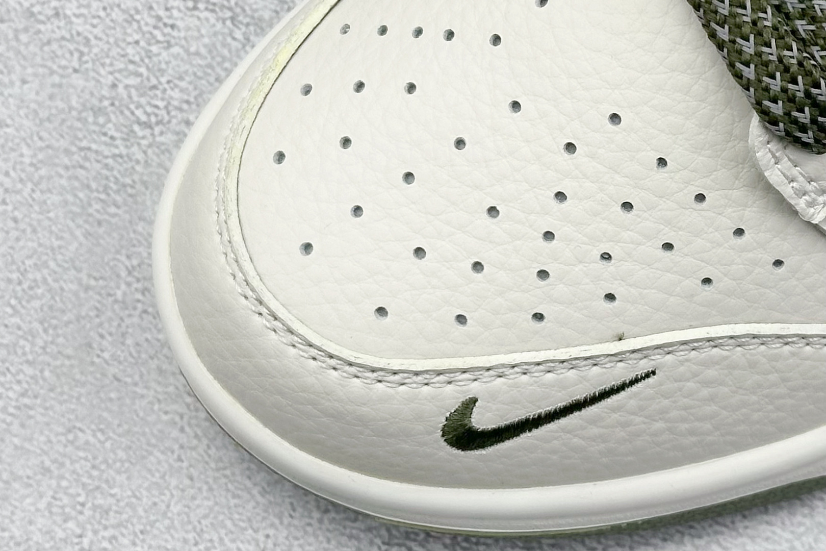 图片[7]-BF Nike SB Dunk Low 四勾联名 纯原大厂出品 极力推荐 原装头层材料 独家版型蒸餾加工 帶來的是更好的视觉和脚感体验 大厂纯原品质出货 清洁度 电绣工艺 皮料切割干净无任何毛边 细节完美 货号： NK5639-323 尺码：36 36.5 37.5 38 38.5 39 40 40.5 41 42 42.5 43 44 44.5 45-选品中心