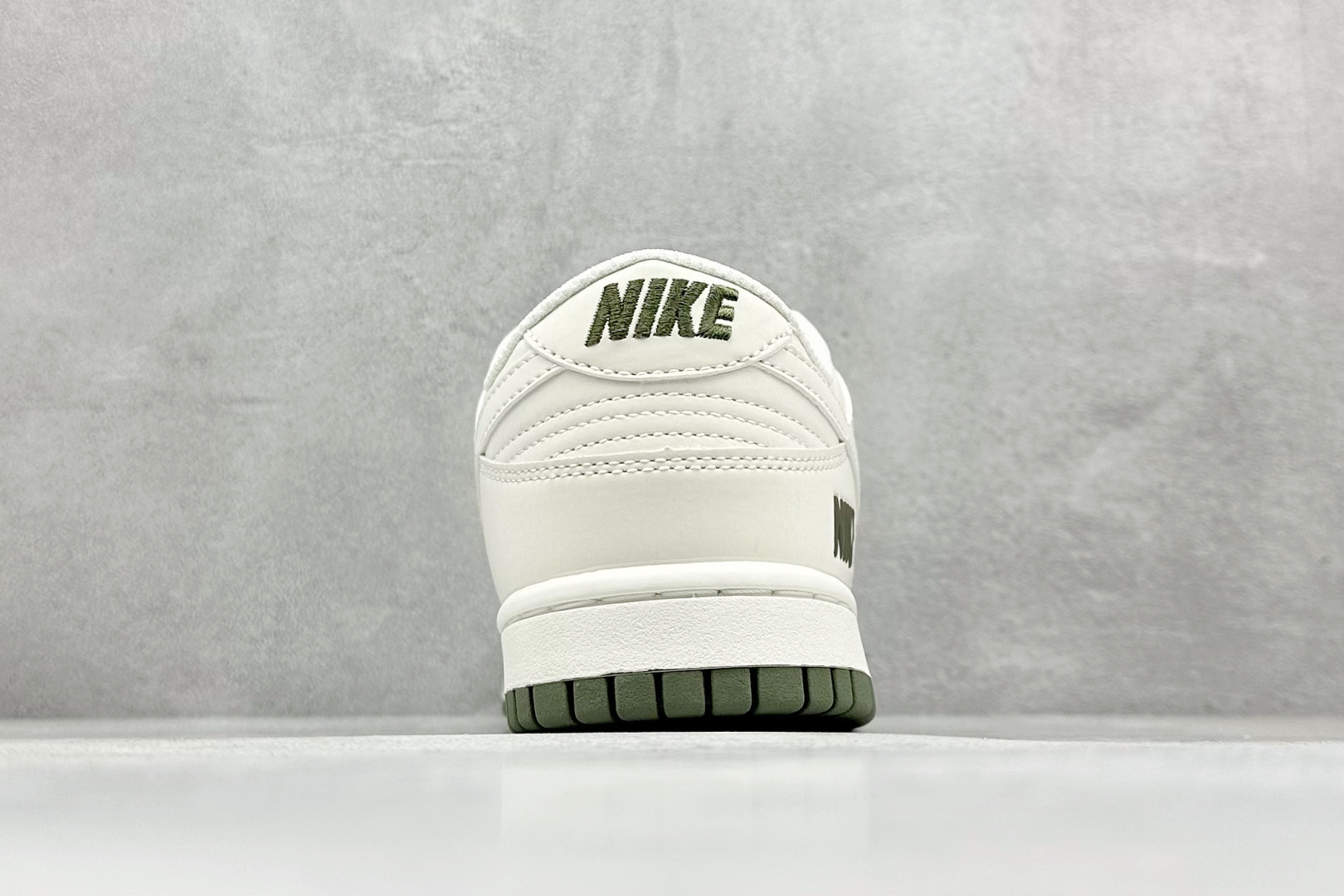 图片[6]-BF Nike SB Dunk Low 四勾联名 纯原大厂出品 极力推荐 原装头层材料 独家版型蒸餾加工 帶來的是更好的视觉和脚感体验 大厂纯原品质出货 清洁度 电绣工艺 皮料切割干净无任何毛边 细节完美 货号： NK5639-323 尺码：36 36.5 37.5 38 38.5 39 40 40.5 41 42 42.5 43 44 44.5 45-选品中心