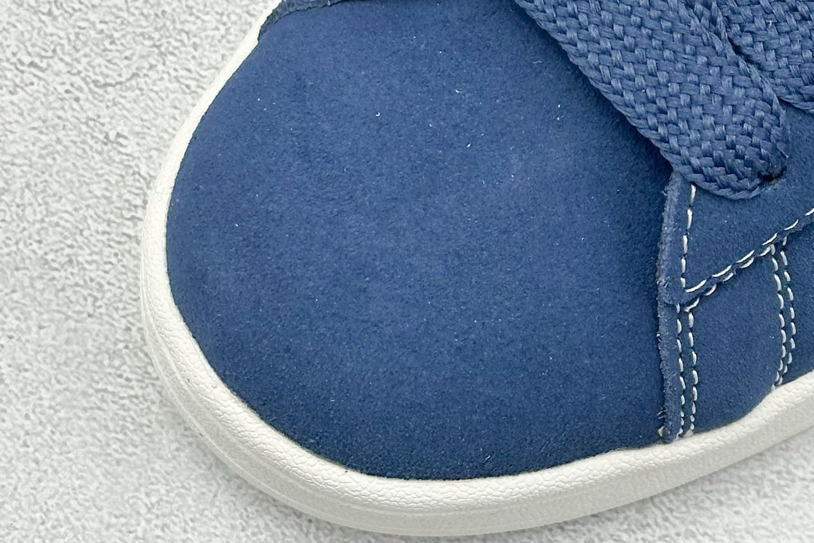 图片[7]-TG版 AD Originals Campus 00s 学院系列面包风复古休闲运动板鞋 #鞋款以经典复古鞋型 Campus 为蓝本打造全新面包鞋，鞋身采用绒面皮料搭配常规皮革，质感上还是延续了经典 Campus 的设计。鞋舌填充更加饱满，让鞋款整体看起来更加圆润，鞋舌还加入了与以往 Campus 不同的全新三叶草 Logo，令造型更具千禧气息。 货号：JI3172 尺码：36-45-选品中心