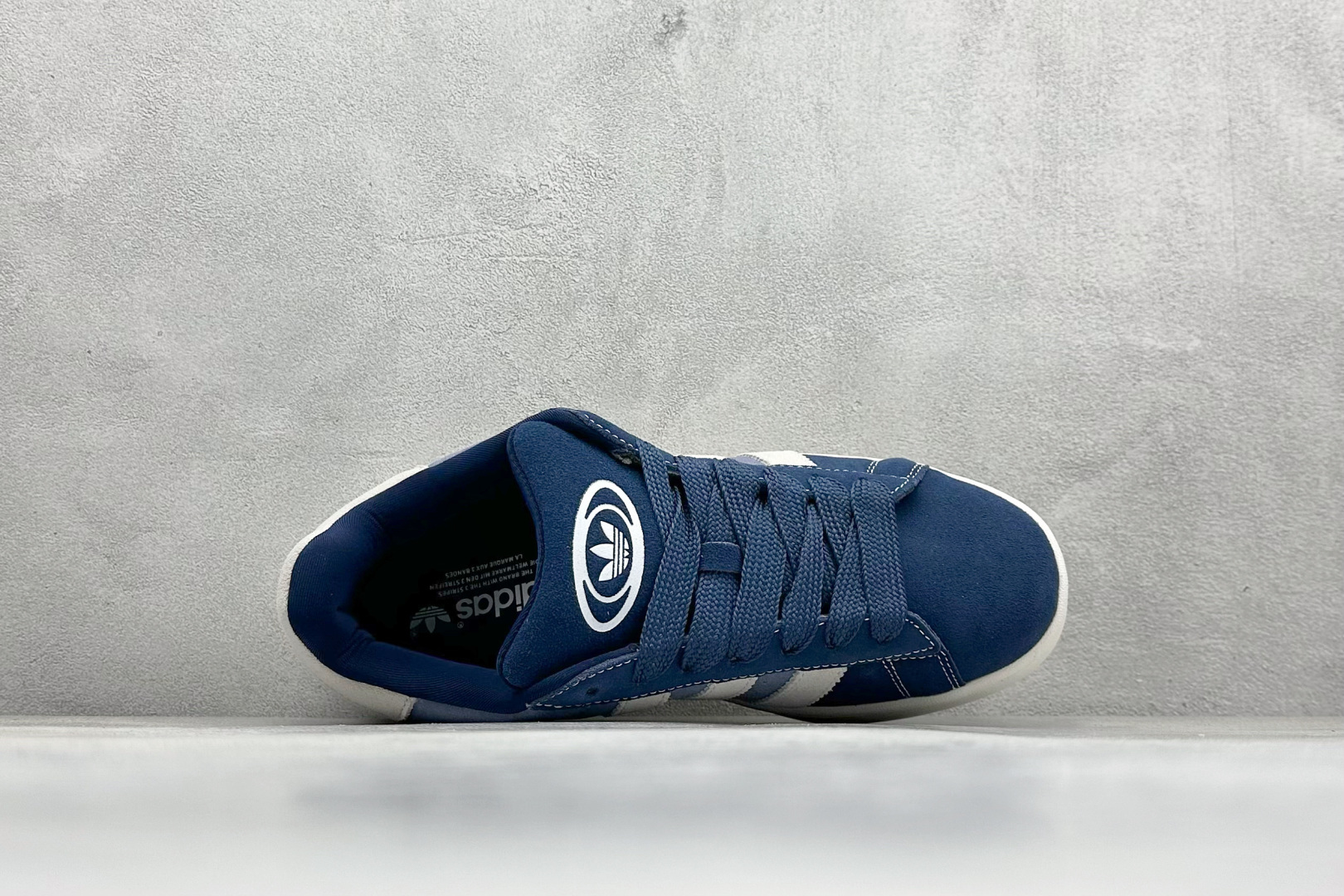 图片[3]-TG版 AD Originals Campus 00s 学院系列面包风复古休闲运动板鞋 #鞋款以经典复古鞋型 Campus 为蓝本打造全新面包鞋，鞋身采用绒面皮料搭配常规皮革，质感上还是延续了经典 Campus 的设计。鞋舌填充更加饱满，让鞋款整体看起来更加圆润，鞋舌还加入了与以往 Campus 不同的全新三叶草 Logo，令造型更具千禧气息。 货号：JI3172 尺码：36-45-选品中心