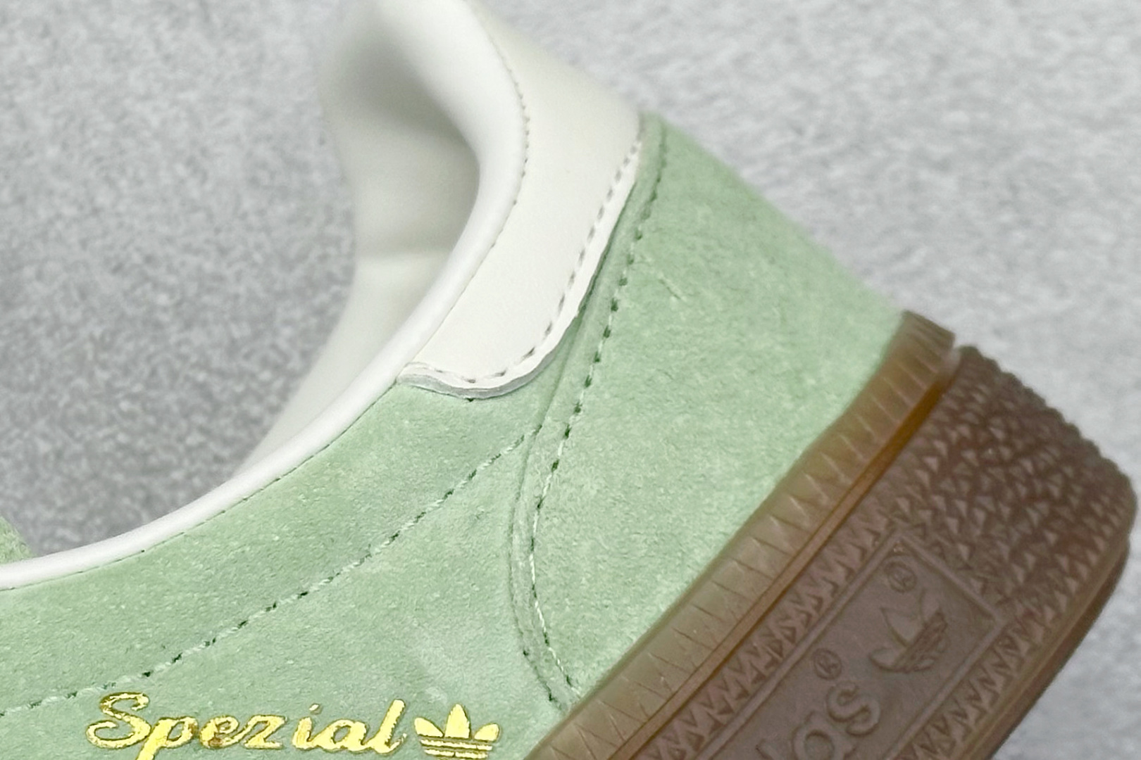 图片[9]-S2Adidas Handball Spezial 复古单品 阿迪达斯经典款复古休闲板鞋 #原厂原档案开发出品 皮料切割干净无任何毛边 鞋型细节完美 超高清洁度 货号：KI5932 尺码：36 36.5 37 38 38.5 39 40 40.5 41 42 42.5 43 44 45-选品中心