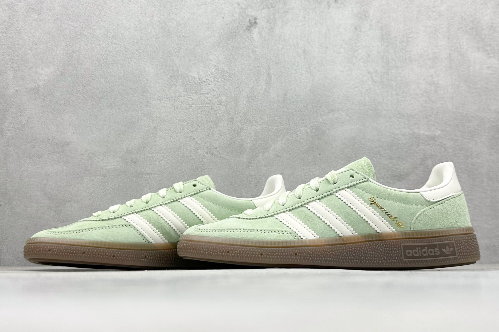 图片[5]-S2Adidas Handball Spezial 复古单品 阿迪达斯经典款复古休闲板鞋 #原厂原档案开发出品 皮料切割干净无任何毛边 鞋型细节完美 超高清洁度 货号：KI5932 尺码：36 36.5 37 38 38.5 39 40 40.5 41 42 42.5 43 44 45-选品中心