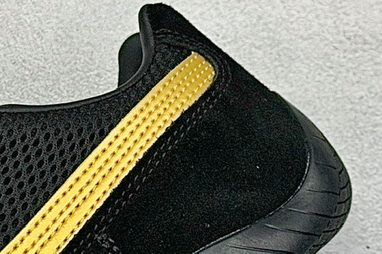 图片[9]-HY性价比Puma Speedcet OG 彪马低帮复古运动休闲赛车跑鞋 以趣味十足又前卫复古的设计引领潮流，将赛道精神融入街头时尚，开启前卫竞速之旅。融入经典配色，主打前卫复古风。鞋款的鞋侧以复古的流线造型，缀以经典Logo，巧妙吸睛；麂皮+网眼融合舒适鞋面，赋予了独特的个性美学，演绎赛车的无尽能量。 货号：405355-06 尺码：36-45-选品中心