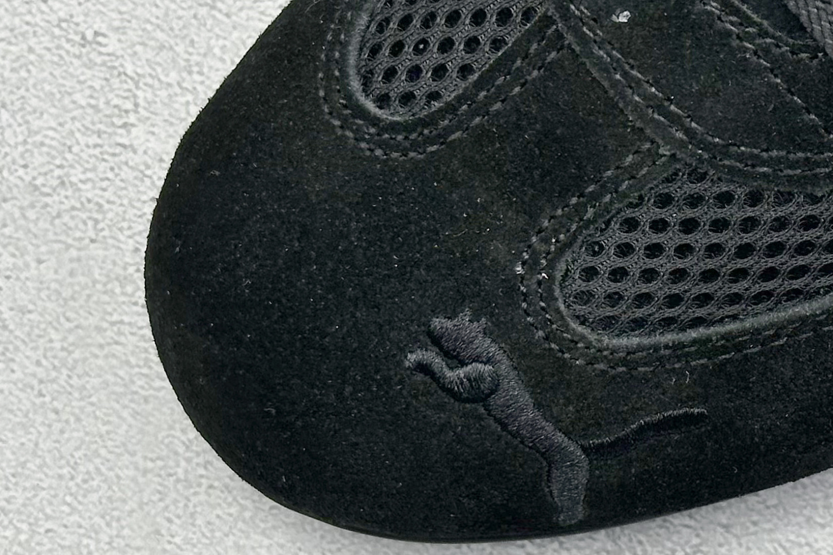 图片[7]-HY性价比Puma Speedcet OG 彪马低帮复古运动休闲赛车跑鞋 以趣味十足又前卫复古的设计引领潮流，将赛道精神融入街头时尚，开启前卫竞速之旅。融入经典配色，主打前卫复古风。鞋款的鞋侧以复古的流线造型，缀以经典Logo，巧妙吸睛；麂皮+网眼融合舒适鞋面，赋予了独特的个性美学，演绎赛车的无尽能量。 货号：405355-06 尺码：36-45-选品中心