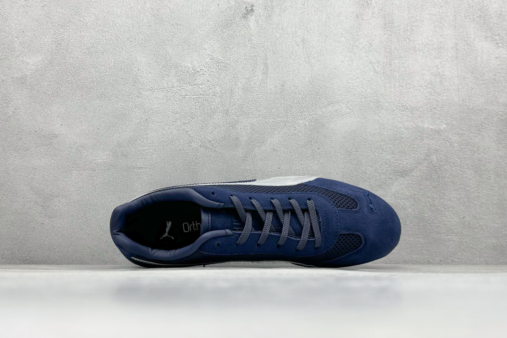 图片[3]-HY性价比Puma Speedcet OG 彪马低帮复古运动休闲赛车跑鞋 以趣味十足又前卫复古的设计引领潮流，将赛道精神融入街头时尚，开启前卫竞速之旅。融入经典配色，主打前卫复古风。鞋款的鞋侧以复古的流线造型，缀以经典Logo，巧妙吸睛；麂皮+网眼融合舒适鞋面，赋予了独特的个性美学，演绎赛车的无尽能量。 货号：405355-05 尺码：36-45-选品中心