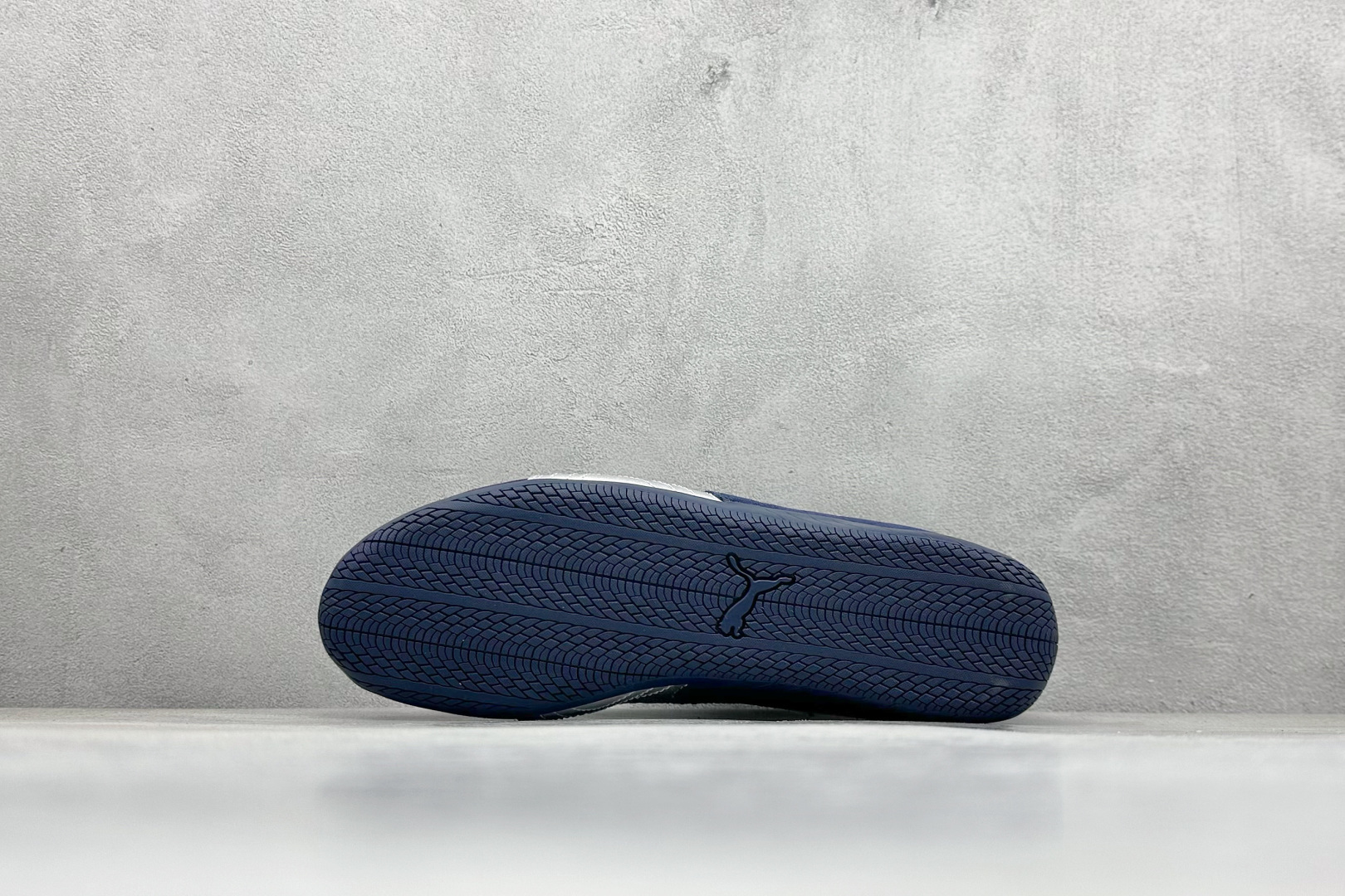 图片[4]-HY性价比Puma Speedcet OG 彪马低帮复古运动休闲赛车跑鞋 以趣味十足又前卫复古的设计引领潮流，将赛道精神融入街头时尚，开启前卫竞速之旅。融入经典配色，主打前卫复古风。鞋款的鞋侧以复古的流线造型，缀以经典Logo，巧妙吸睛；麂皮+网眼融合舒适鞋面，赋予了独特的个性美学，演绎赛车的无尽能量。 货号：405355-05 尺码：36-45-选品中心