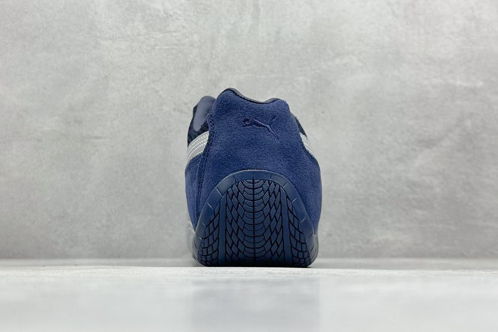 图片[6]-HY性价比Puma Speedcet OG 彪马低帮复古运动休闲赛车跑鞋 以趣味十足又前卫复古的设计引领潮流，将赛道精神融入街头时尚，开启前卫竞速之旅。融入经典配色，主打前卫复古风。鞋款的鞋侧以复古的流线造型，缀以经典Logo，巧妙吸睛；麂皮+网眼融合舒适鞋面，赋予了独特的个性美学，演绎赛车的无尽能量。 货号：405355-05 尺码：36-45-选品中心