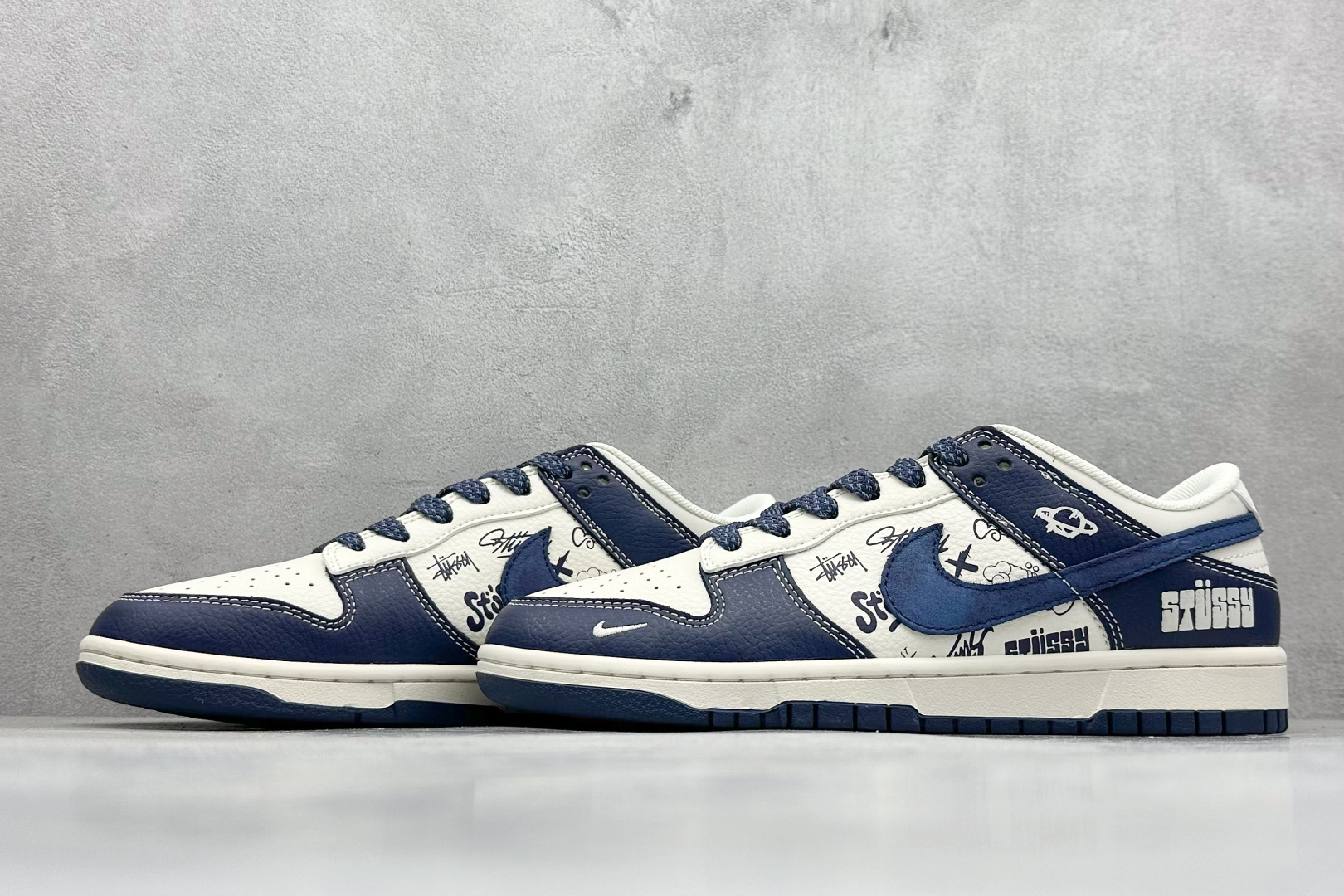 图片[5]-XC版Nike SB Dunk Low 斯图西联名 周年高端定制 低帮休闲板鞋  #定制鞋盒 大厂纯原品质出货 超高清洁度 皮料切割干净无任何毛边 细节完美   货号：XS6089-589 尺码：36 36.5 37.5 38 38.5 39 40 40.5 41 42 42.5 43 44 44.5 45-选品中心