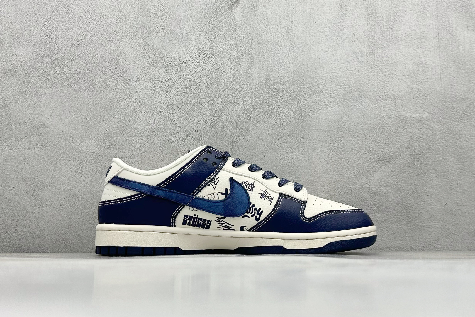 图片[2]-XC版Nike SB Dunk Low 斯图西联名 周年高端定制 低帮休闲板鞋  #定制鞋盒 大厂纯原品质出货 超高清洁度 皮料切割干净无任何毛边 细节完美   货号：XS6089-589 尺码：36 36.5 37.5 38 38.5 39 40 40.5 41 42 42.5 43 44 44.5 45-选品中心