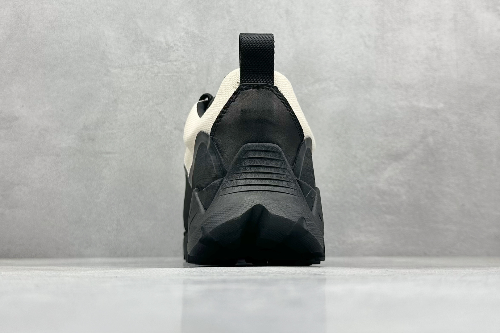 图片[6]-ROA Hiking Katharina Low Sneaker 卡塔琳娜 登山款 广东原厂代工出品 原楦型开发纸版 采用原装一致防水头层磨砂牛皮鞋面材质 环抱式防剐蹭硫化橡胶片组合Vibram黄金防滑耐磨橡胶大底 重新颠覆登山鞋,意大利小众鞋履品牌 RO22系列低帮系带户外防水徒步登山运动鞋 尺码：36 37 38 39 40 41 42 43 44 45-选品中心