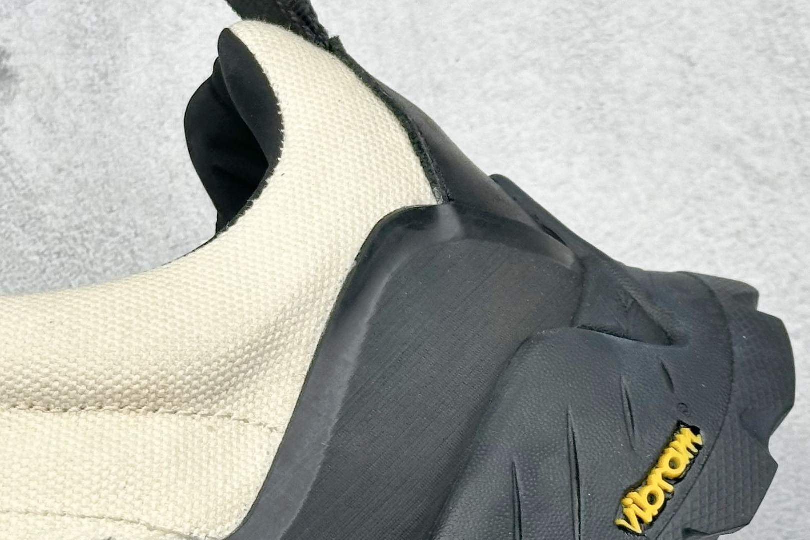 图片[9]-ROA Hiking Katharina Low Sneaker 卡塔琳娜 登山款 广东原厂代工出品 原楦型开发纸版 采用原装一致防水头层磨砂牛皮鞋面材质 环抱式防剐蹭硫化橡胶片组合Vibram黄金防滑耐磨橡胶大底 重新颠覆登山鞋,意大利小众鞋履品牌 RO22系列低帮系带户外防水徒步登山运动鞋 尺码：36 37 38 39 40 41 42 43 44 45-选品中心