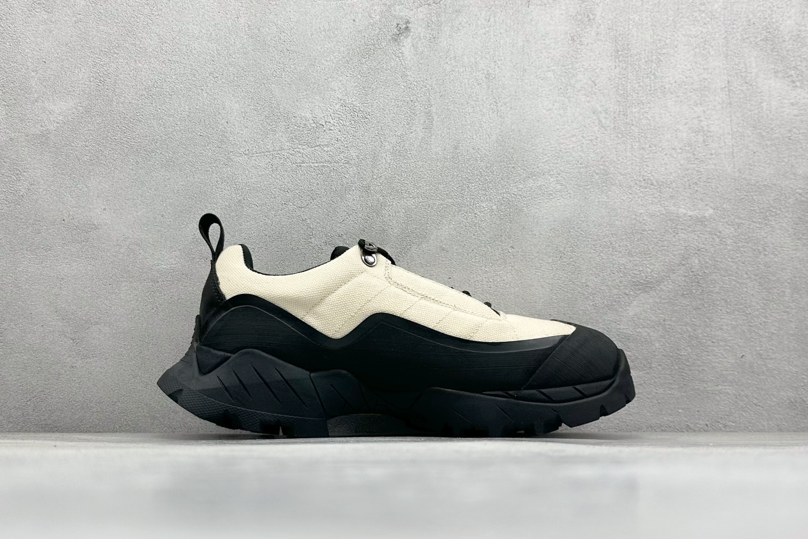 图片[2]-ROA Hiking Katharina Low Sneaker 卡塔琳娜 登山款 广东原厂代工出品 原楦型开发纸版 采用原装一致防水头层磨砂牛皮鞋面材质 环抱式防剐蹭硫化橡胶片组合Vibram黄金防滑耐磨橡胶大底 重新颠覆登山鞋,意大利小众鞋履品牌 RO22系列低帮系带户外防水徒步登山运动鞋 尺码：36 37 38 39 40 41 42 43 44 45-选品中心