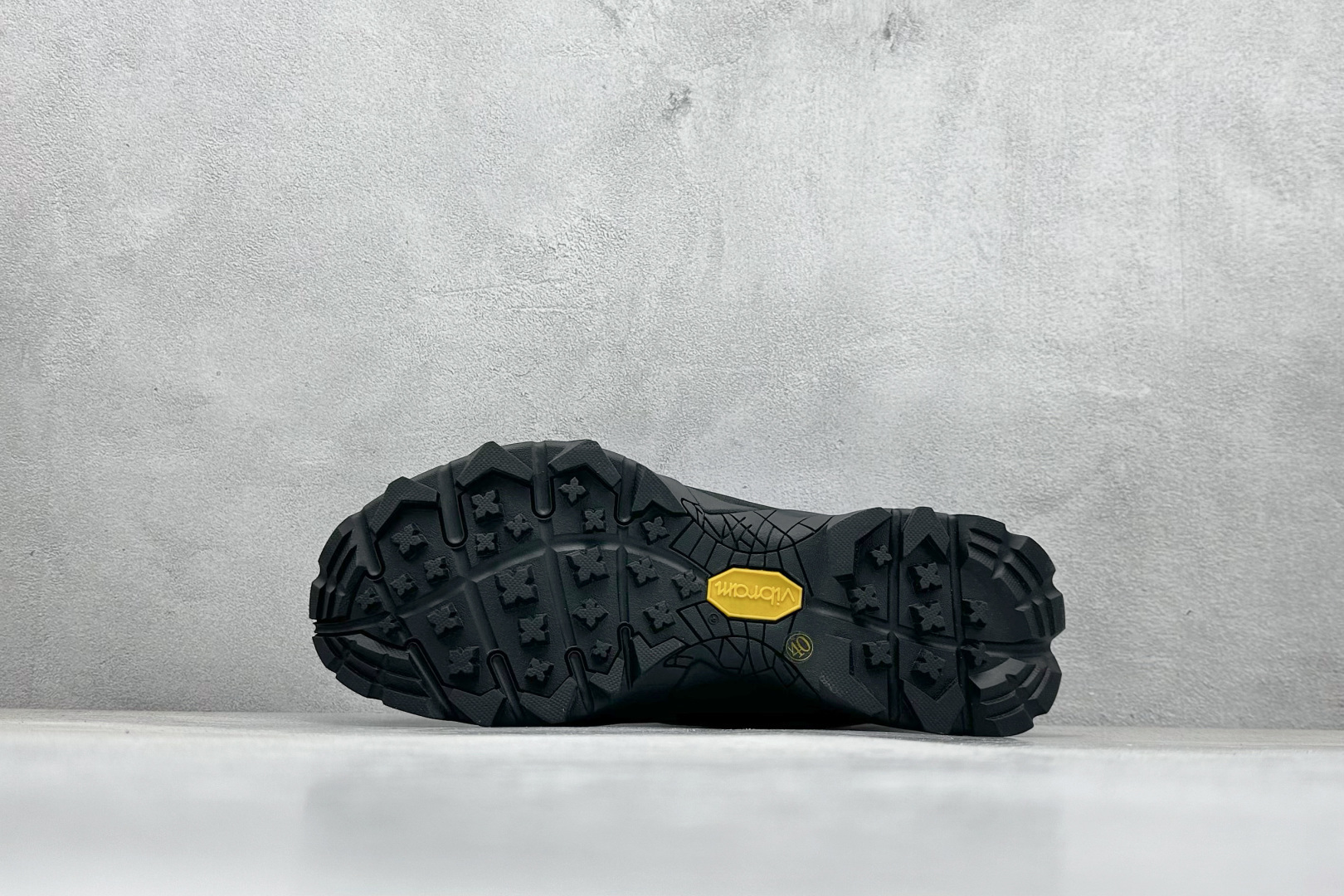 图片[4]-ROA Hiking Katharina Low Sneaker 卡塔琳娜 登山款 广东原厂代工出品 原楦型开发纸版 采用原装一致防水头层磨砂牛皮鞋面材质 环抱式防剐蹭硫化橡胶片组合Vibram黄金防滑耐磨橡胶大底 重新颠覆登山鞋,意大利小众鞋履品牌 RO22系列低帮系带户外防水徒步登山运动鞋 尺码：36 37 38 39 40 41 42 43 44 45-选品中心