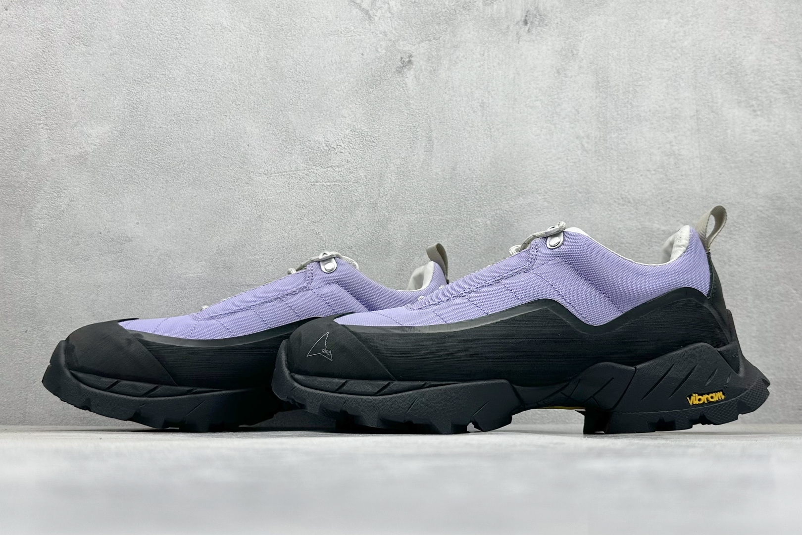 图片[5]-ROA Hiking Katharina Low Sneaker 卡塔琳娜 登山款 广东原厂代工出品 原楦型开发纸版 采用原装一致防水头层磨砂牛皮鞋面材质 环抱式防剐蹭硫化橡胶片组合Vibram黄金防滑耐磨橡胶大底 重新颠覆登山鞋,意大利小众鞋履品牌 RO22系列低帮系带户外防水徒步登山运动鞋 尺码：36 37 38 39 40 41 42 43 44 45-选品中心