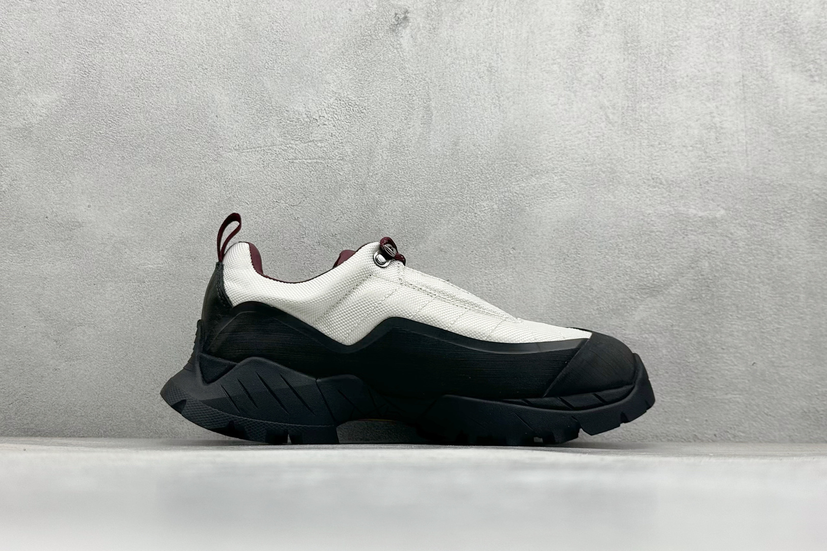 图片[2]-ROA Hiking Katharina Low Sneaker 卡塔琳娜 登山款 广东原厂代工出品 原楦型开发纸版 采用原装一致防水头层磨砂牛皮鞋面材质 环抱式防剐蹭硫化橡胶片组合Vibram黄金防滑耐磨橡胶大底 重新颠覆登山鞋,意大利小众鞋履品牌 RO22系列低帮系带户外防水徒步登山运动鞋 尺码：36 37 38 39 40 41 42 43 44 45-选品中心