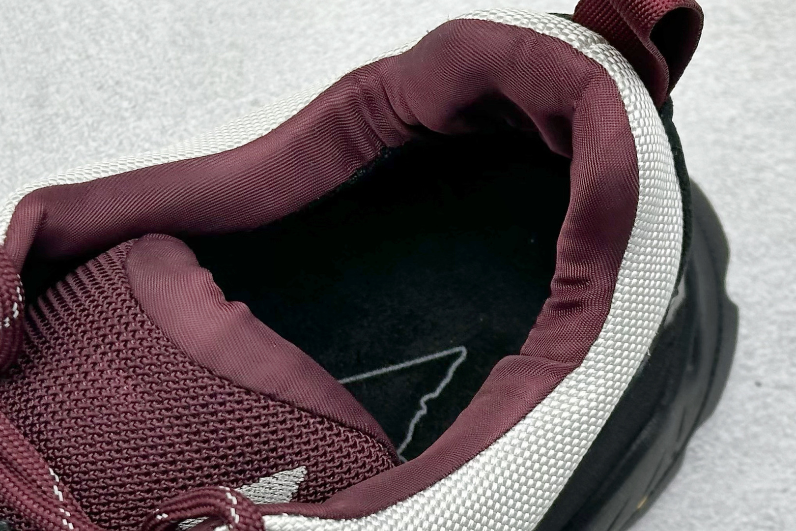 图片[8]-ROA Hiking Katharina Low Sneaker 卡塔琳娜 登山款 广东原厂代工出品 原楦型开发纸版 采用原装一致防水头层磨砂牛皮鞋面材质 环抱式防剐蹭硫化橡胶片组合Vibram黄金防滑耐磨橡胶大底 重新颠覆登山鞋,意大利小众鞋履品牌 RO22系列低帮系带户外防水徒步登山运动鞋 尺码：36 37 38 39 40 41 42 43 44 45-选品中心