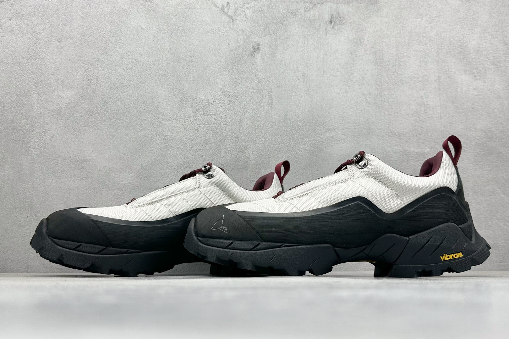 图片[5]-ROA Hiking Katharina Low Sneaker 卡塔琳娜 登山款 广东原厂代工出品 原楦型开发纸版 采用原装一致防水头层磨砂牛皮鞋面材质 环抱式防剐蹭硫化橡胶片组合Vibram黄金防滑耐磨橡胶大底 重新颠覆登山鞋,意大利小众鞋履品牌 RO22系列低帮系带户外防水徒步登山运动鞋 尺码：36 37 38 39 40 41 42 43 44 45-选品中心