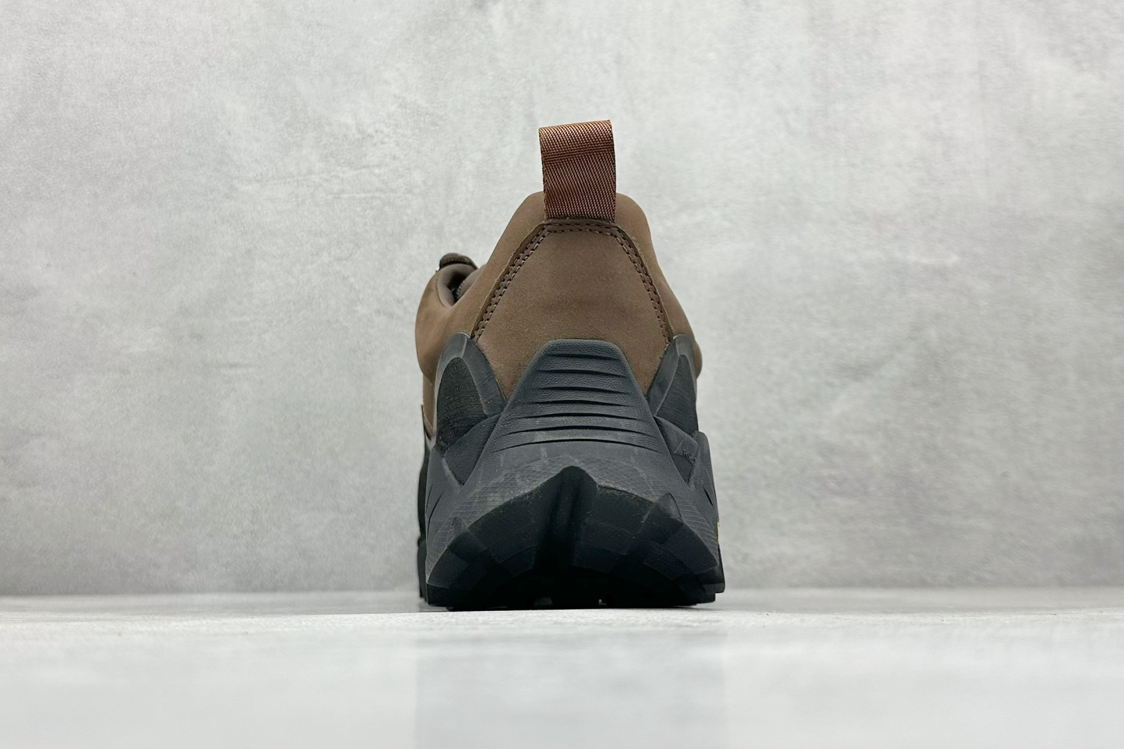 图片[6]-ROA Hiking Katharina Low Sneaker 卡塔琳娜 登山款 广东原厂代工出品 原楦型开发纸版 采用原装一致防水头层磨砂牛皮鞋面材质 环抱式防剐蹭硫化橡胶片组合Vibram黄金防滑耐磨橡胶大底 重新颠覆登山鞋,意大利小众鞋履品牌 RO22系列低帮系带户外防水徒步登山运动鞋 尺码：36 37 38 39 40 41 42 43 44 45-选品中心