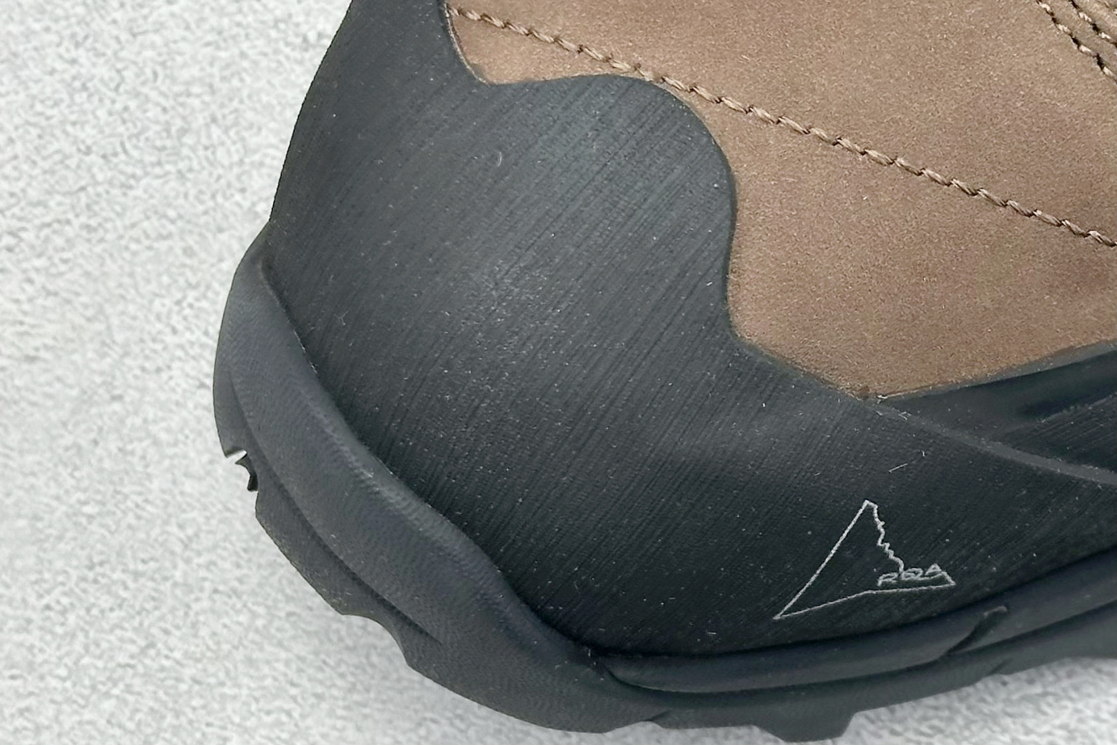 图片[7]-ROA Hiking Katharina Low Sneaker 卡塔琳娜 登山款 广东原厂代工出品 原楦型开发纸版 采用原装一致防水头层磨砂牛皮鞋面材质 环抱式防剐蹭硫化橡胶片组合Vibram黄金防滑耐磨橡胶大底 重新颠覆登山鞋,意大利小众鞋履品牌 RO22系列低帮系带户外防水徒步登山运动鞋 尺码：36 37 38 39 40 41 42 43 44 45-选品中心