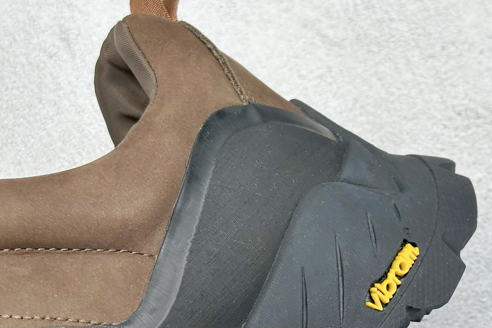 图片[9]-ROA Hiking Katharina Low Sneaker 卡塔琳娜 登山款 广东原厂代工出品 原楦型开发纸版 采用原装一致防水头层磨砂牛皮鞋面材质 环抱式防剐蹭硫化橡胶片组合Vibram黄金防滑耐磨橡胶大底 重新颠覆登山鞋,意大利小众鞋履品牌 RO22系列低帮系带户外防水徒步登山运动鞋 尺码：36 37 38 39 40 41 42 43 44 45-选品中心