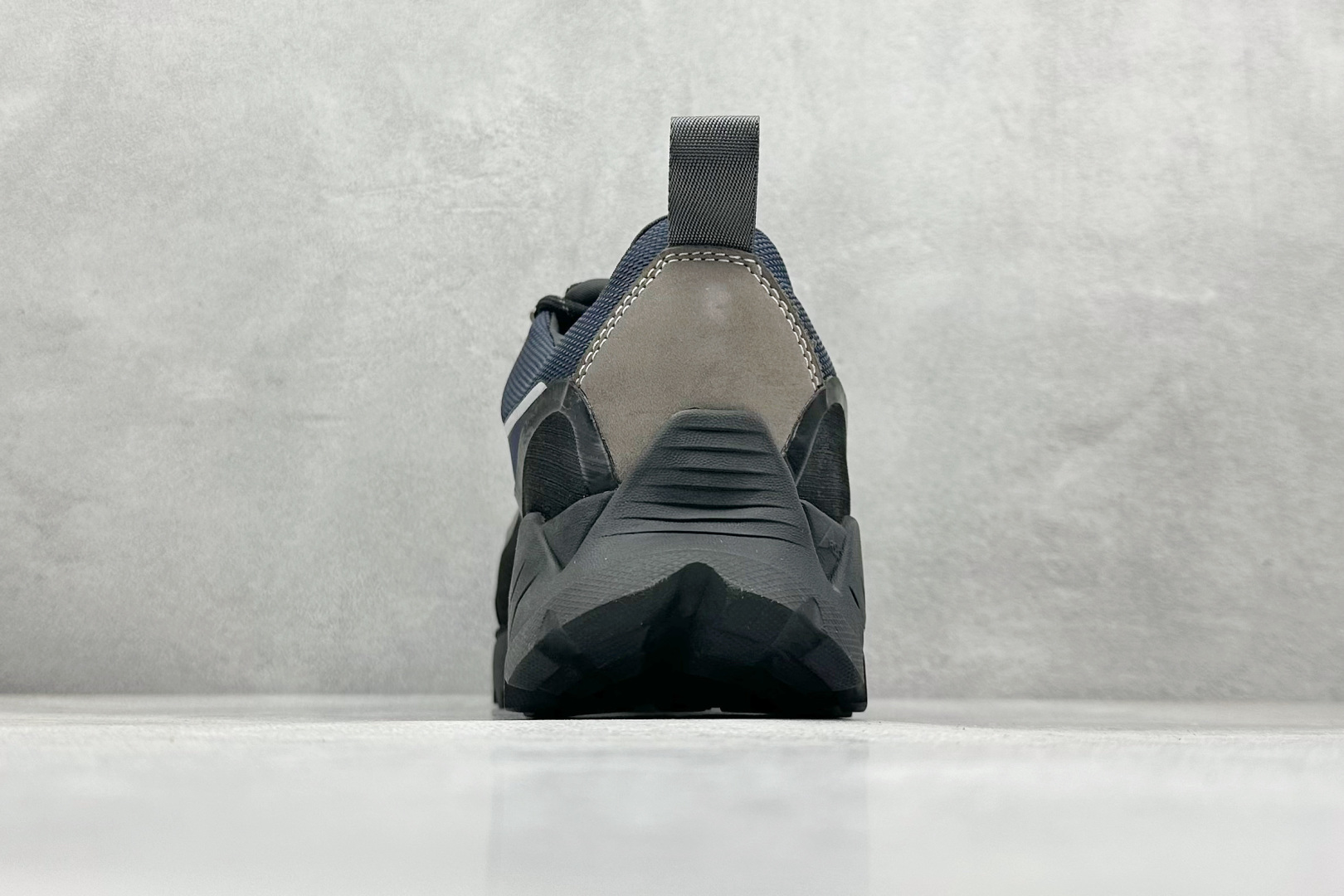 图片[6]-ROA Hiking Katharina Low Sneaker 卡塔琳娜 登山款 广东原厂代工出品 原楦型开发纸版 采用原装一致防水头层磨砂牛皮鞋面材质 环抱式防剐蹭硫化橡胶片组合Vibram黄金防滑耐磨橡胶大底 重新颠覆登山鞋,意大利小众鞋履品牌 RO22系列低帮系带户外防水徒步登山运动鞋 尺码：36 37 38 39 40 41 42 43 44 45-选品中心