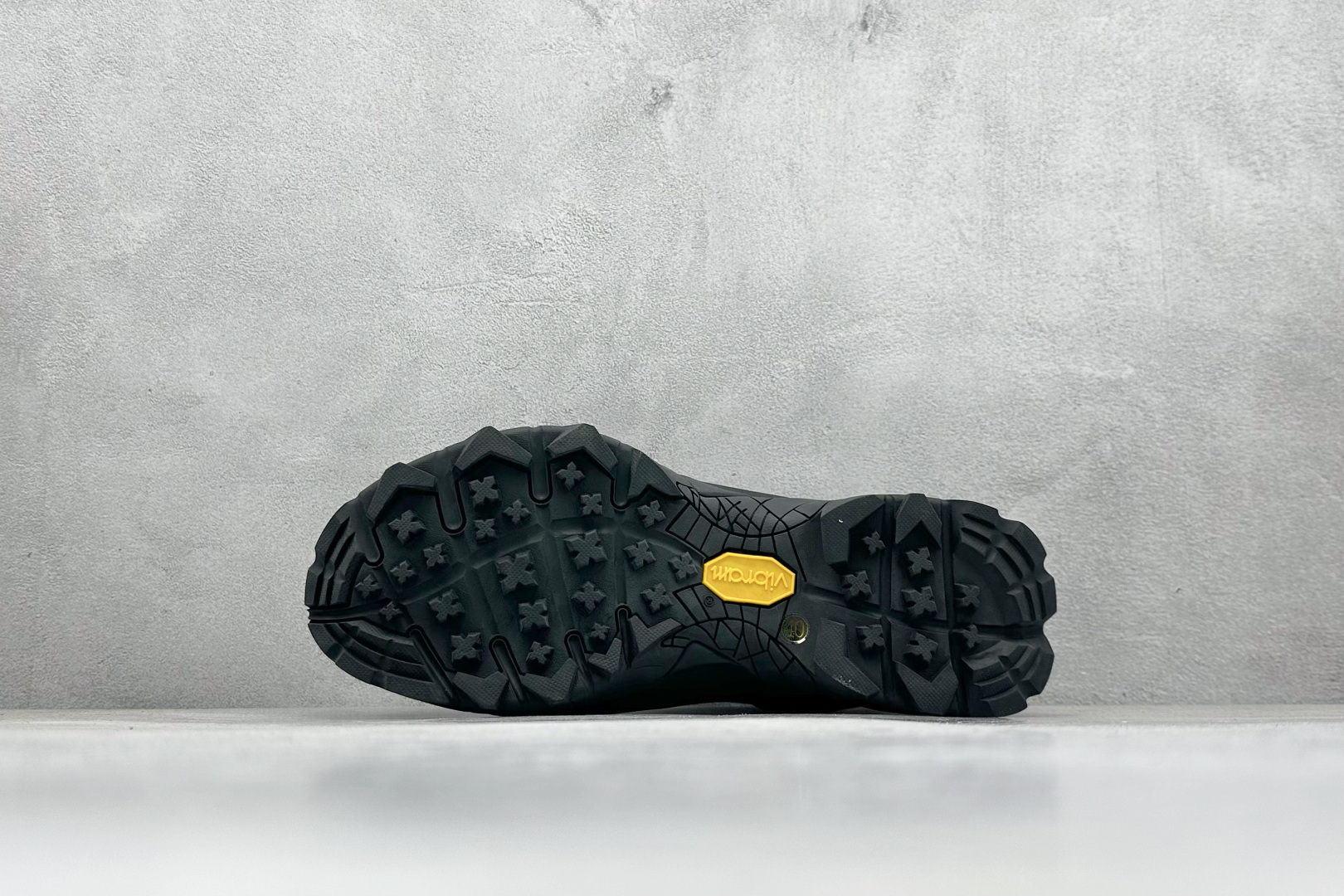 图片[4]-ROA Hiking Katharina Low Sneaker 卡塔琳娜 登山款 广东原厂代工出品 原楦型开发纸版 采用原装一致防水头层磨砂牛皮鞋面材质 环抱式防剐蹭硫化橡胶片组合Vibram黄金防滑耐磨橡胶大底 重新颠覆登山鞋,意大利小众鞋履品牌 RO22系列低帮系带户外防水徒步登山运动鞋 尺码：36 37 38 39 40 41 42 43 44 45-选品中心