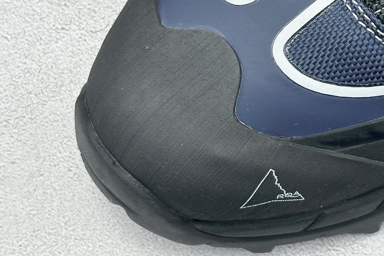 图片[7]-ROA Hiking Katharina Low Sneaker 卡塔琳娜 登山款 广东原厂代工出品 原楦型开发纸版 采用原装一致防水头层磨砂牛皮鞋面材质 环抱式防剐蹭硫化橡胶片组合Vibram黄金防滑耐磨橡胶大底 重新颠覆登山鞋,意大利小众鞋履品牌 RO22系列低帮系带户外防水徒步登山运动鞋 尺码：36 37 38 39 40 41 42 43 44 45-选品中心