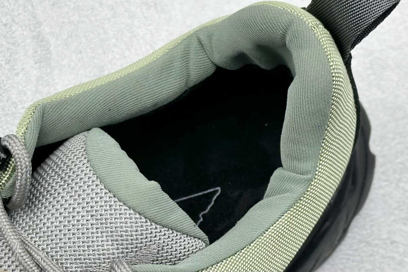 图片[8]-ROA Hiking Katharina Low Sneaker 卡塔琳娜 登山款 广东原厂代工出品 原楦型开发纸版 采用原装一致防水头层磨砂牛皮鞋面材质 环抱式防剐蹭硫化橡胶片组合Vibram黄金防滑耐磨橡胶大底 重新颠覆登山鞋,意大利小众鞋履品牌 RO22系列低帮系带户外防水徒步登山运动鞋 尺码：36 37 38 39 40 41 42 43 44 45-选品中心