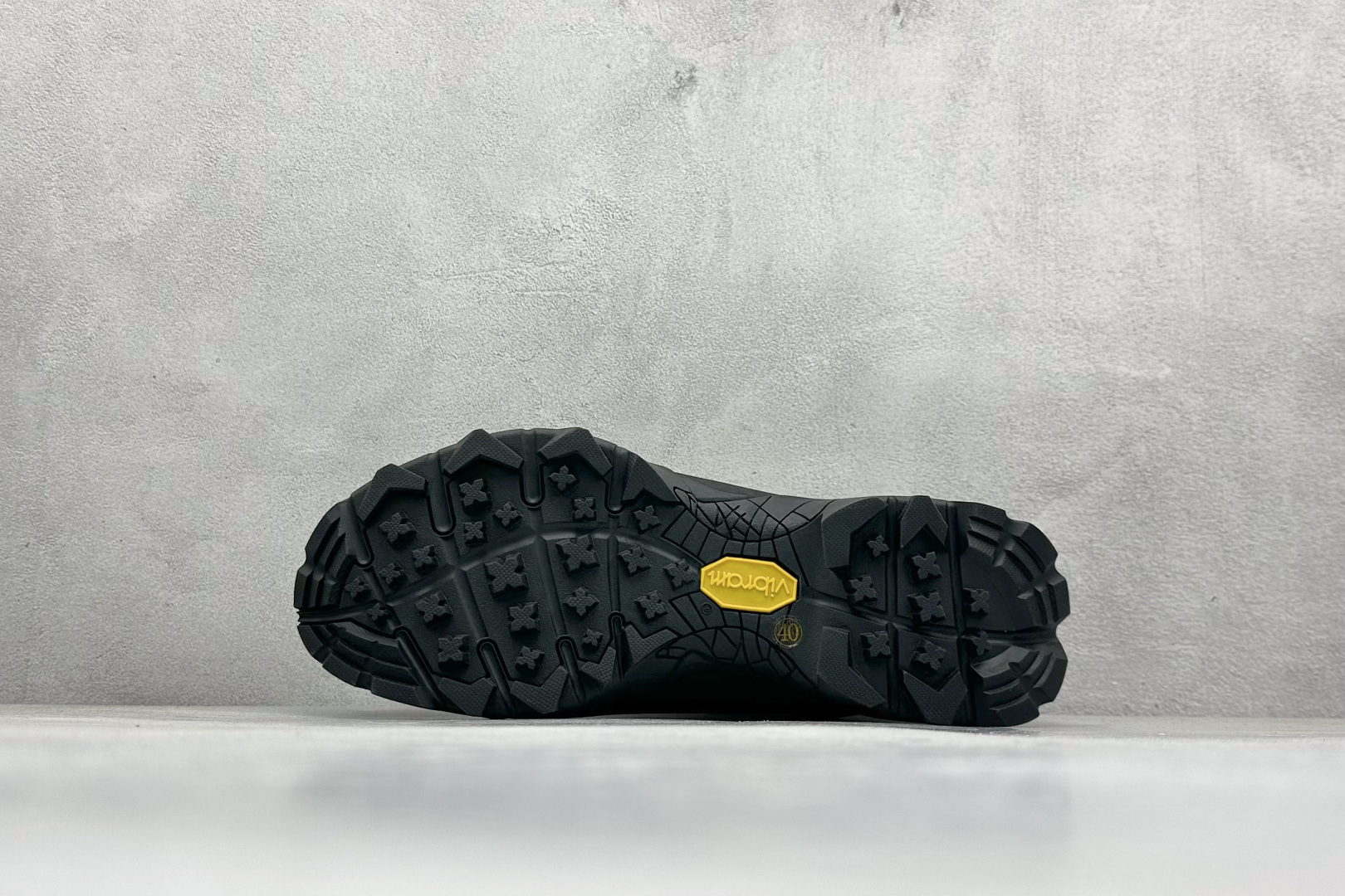 图片[4]-ROA Hiking Katharina Low Sneaker 卡塔琳娜 登山款 广东原厂代工出品 原楦型开发纸版 采用原装一致防水头层磨砂牛皮鞋面材质 环抱式防剐蹭硫化橡胶片组合Vibram黄金防滑耐磨橡胶大底 重新颠覆登山鞋,意大利小众鞋履品牌 RO22系列低帮系带户外防水徒步登山运动鞋 尺码：36 37 38 39 40 41 42 43 44 45-选品中心